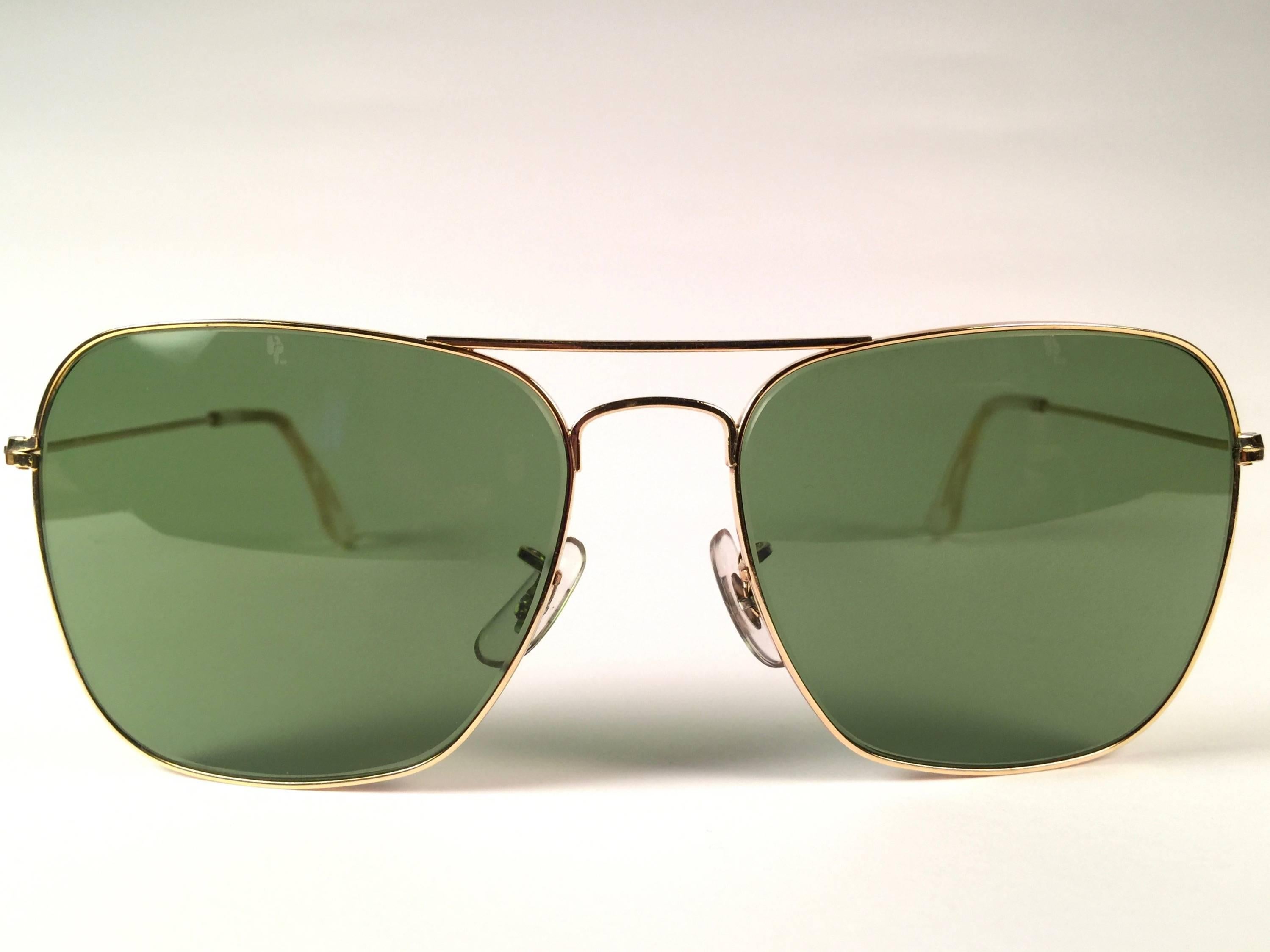 New Vintage Ray Ban Caravan gold plated in 62MM size. Lenses are RB3 green, B&L etched in the lenses, so mid 1970's.  
Comes with its original Ray Ban B&L case. This piece may show minor sign of wear due to storage.
 A seldom piece in new, never