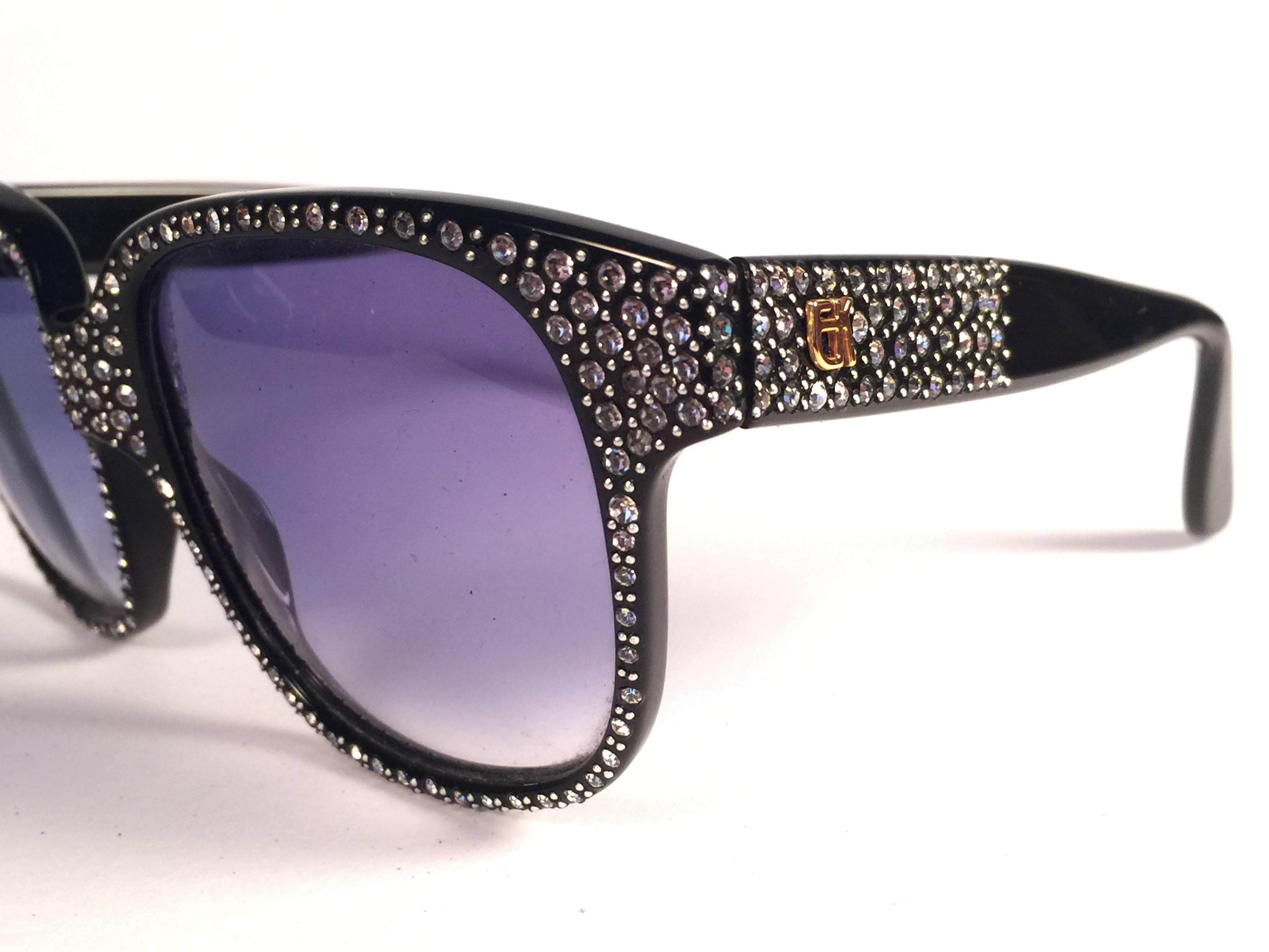 New Vintage Emanuelle Kahn Paris Rhinestones Accents Black Sunglasses France In New Condition In Baleares, Baleares