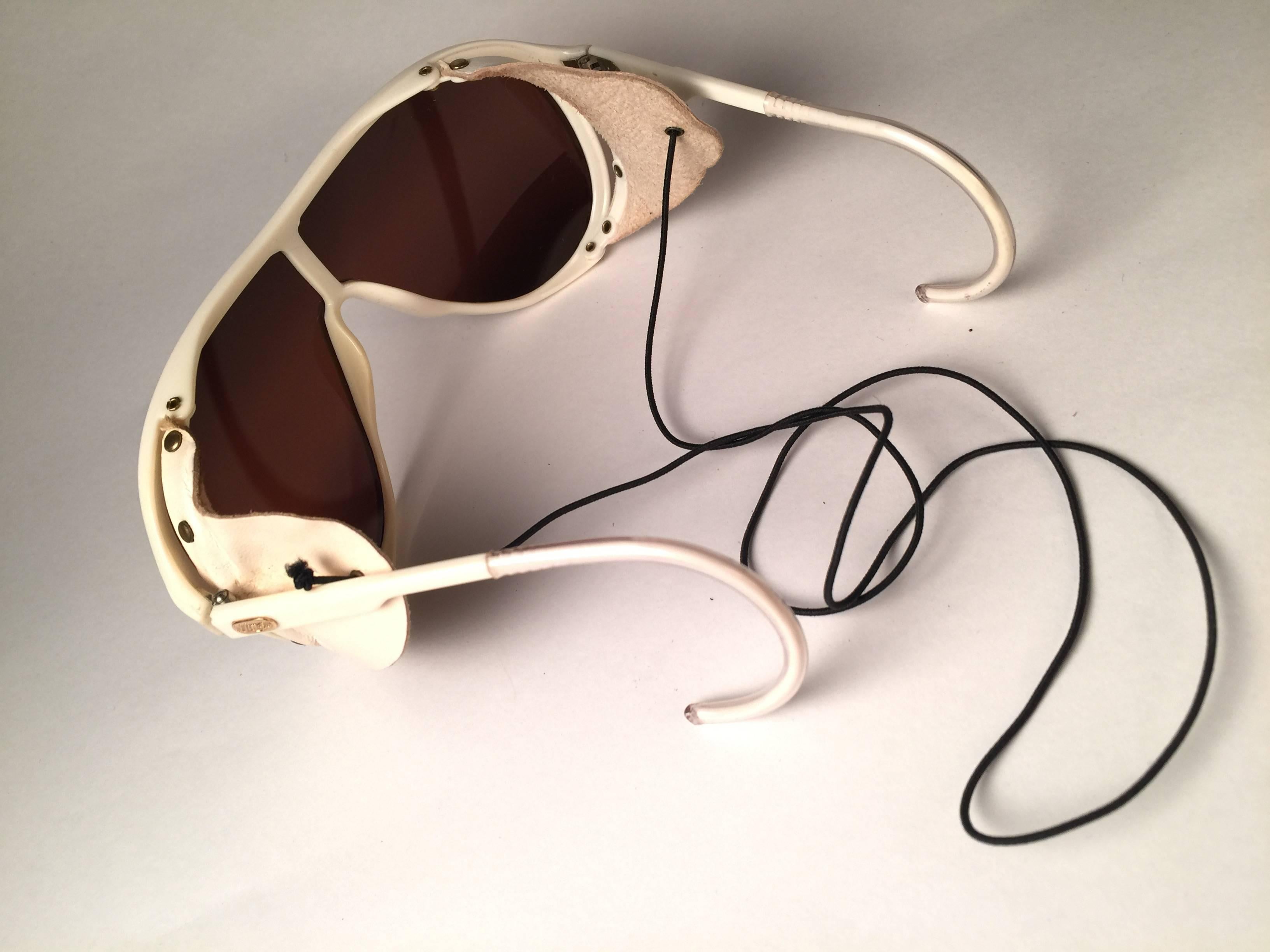 New Vintage Ray Ban B&L Wings White Side Cups Double Mirror Lenses Sunglasses  In New Condition In Baleares, Baleares
