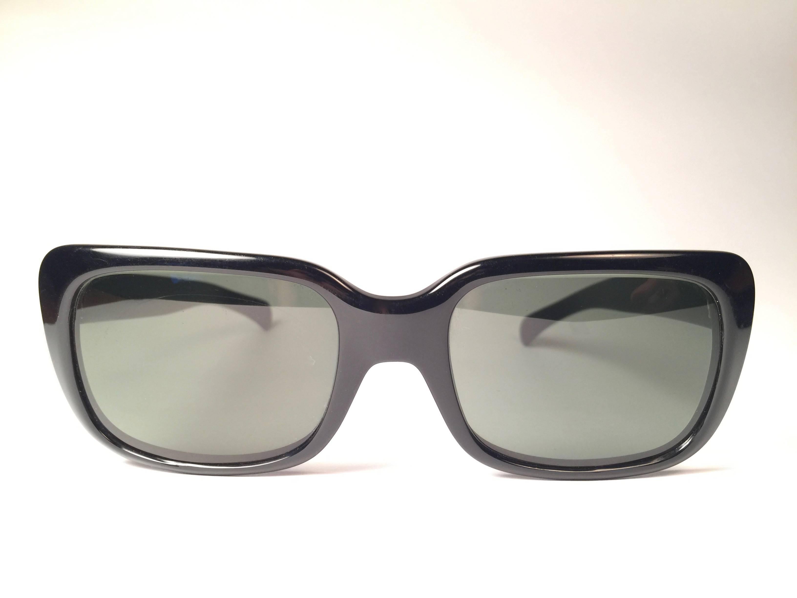 Super Rare 1970's Monti. Bausch and Lomb USA Made. 
G15 grey lenses. 
Straight out of the 1970's. 
All hallmarks. Minor sign of wear due to 50 years of storage. 
A Piece of sunglasses history.