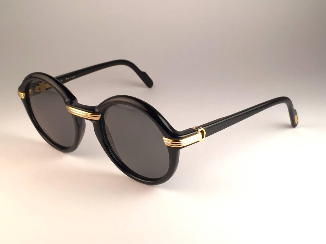 New Cartier Cabriolet Round Black & Gold 49MM 18K Gold Sunglasses France 1990's In New Condition In Baleares, Baleares