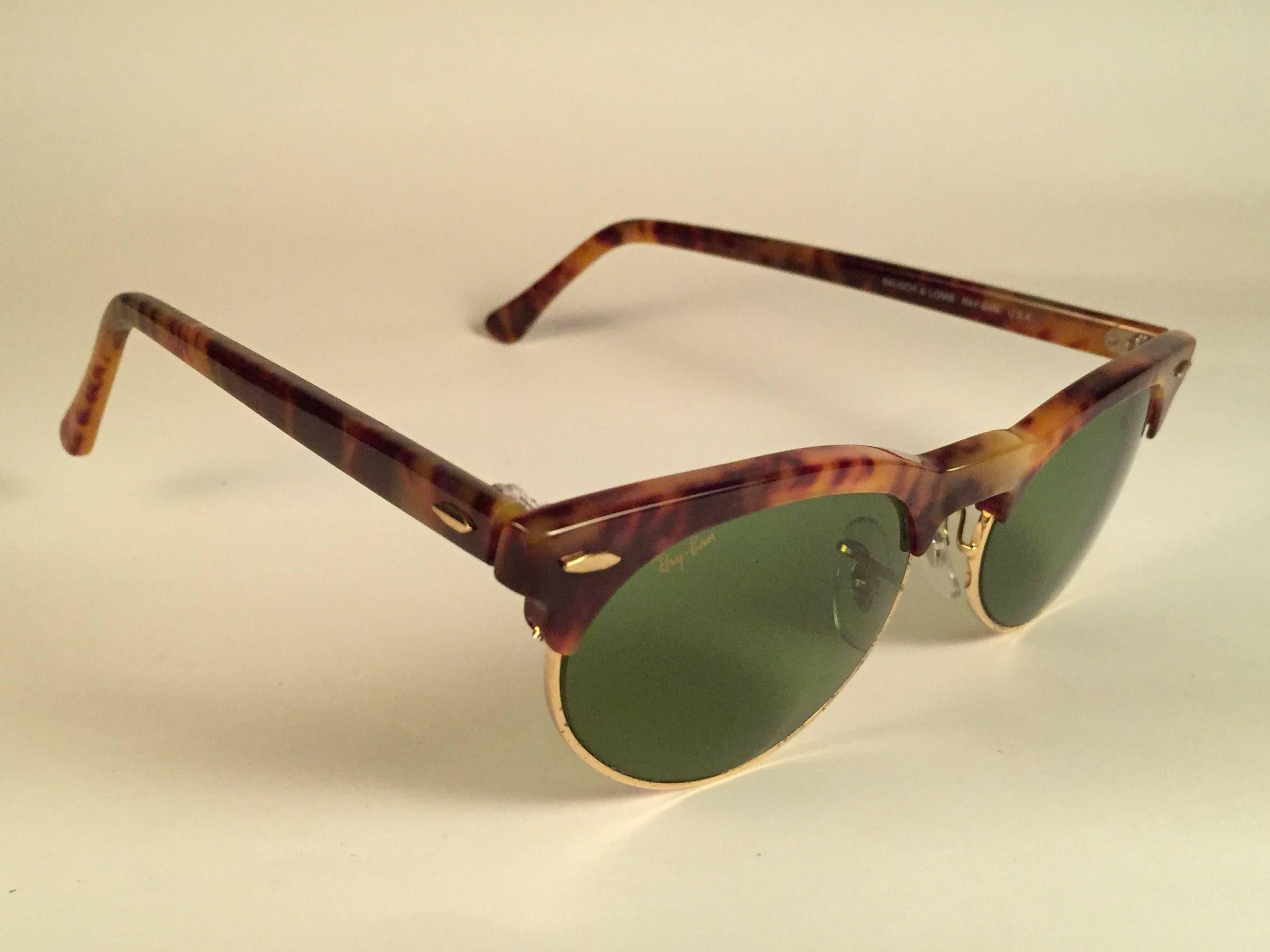New and rare vintage oval Clubmaster gold and tortoise frame holding a spotless pair of RB3 green lenses. 
New, never worn or displayed. 
This pair may have minor sign of wear due to nearly 40 years of storage.  Designed and Produced in USA.