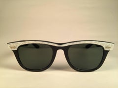 VintagRay Ban The Wayfarer White / Black B&L G15 Grey Lens USA 80's  Sunglasses