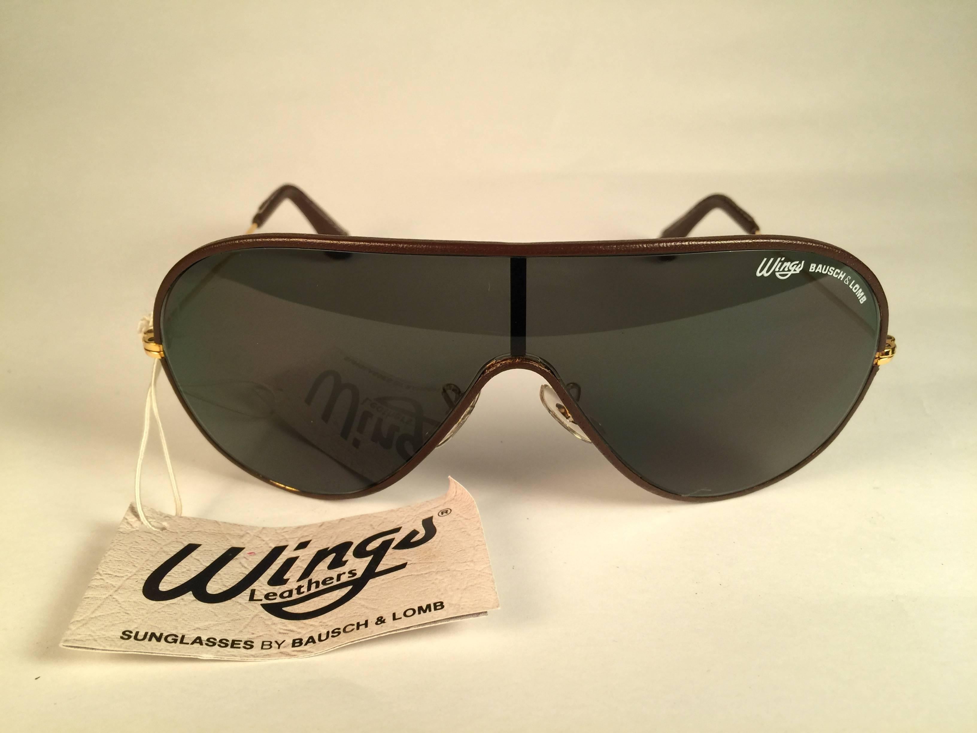 New Ray Ban Wings Leather with amber mono lenses. 
Please notice that this item is nearly 40 years old and could show some storage wear.  
New, ever worn or displayed.