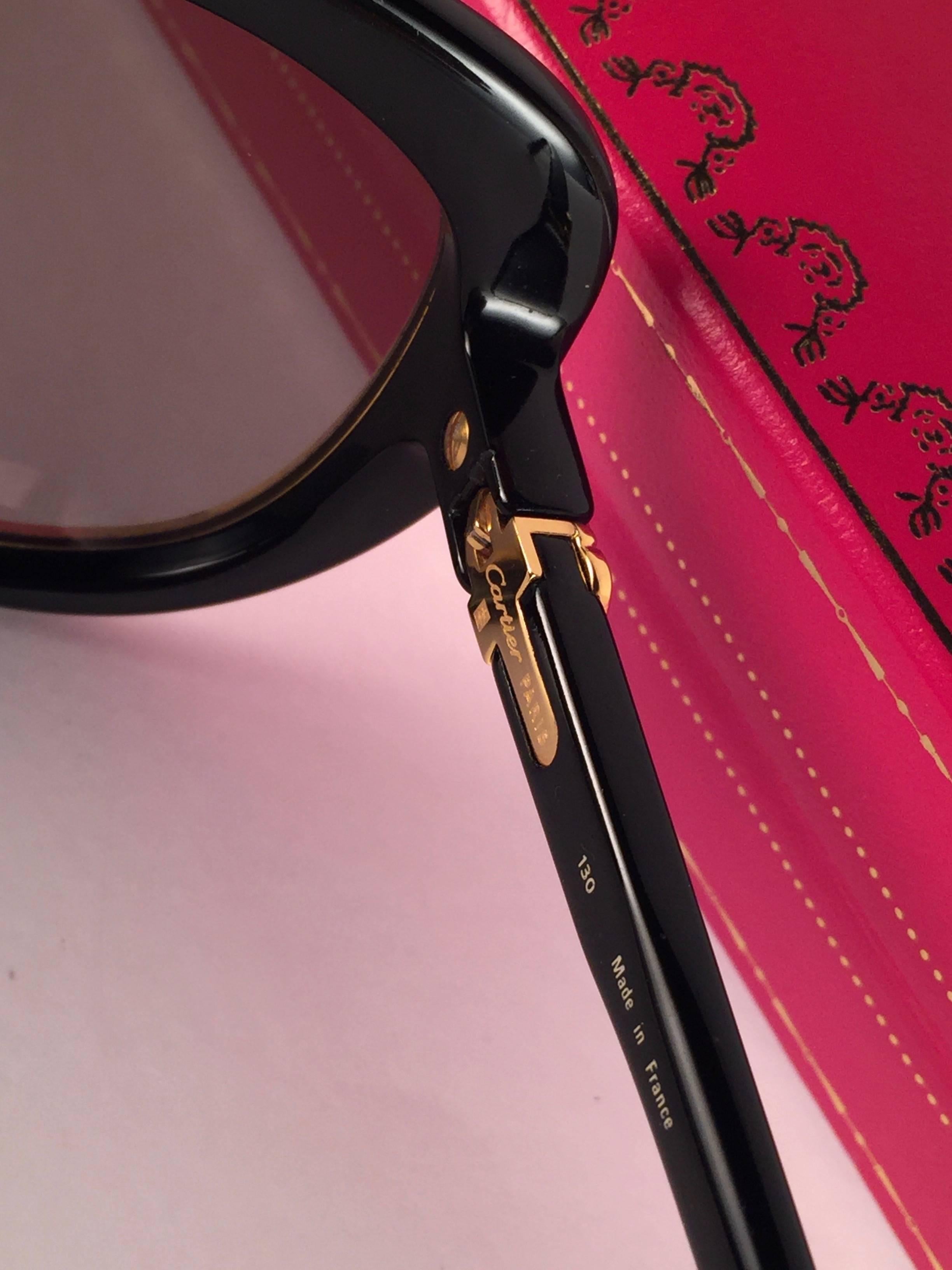  New Vintage Cartier Conquete 51mm Black Gold & Yellow Inserts France Sunglasses Pour femmes 