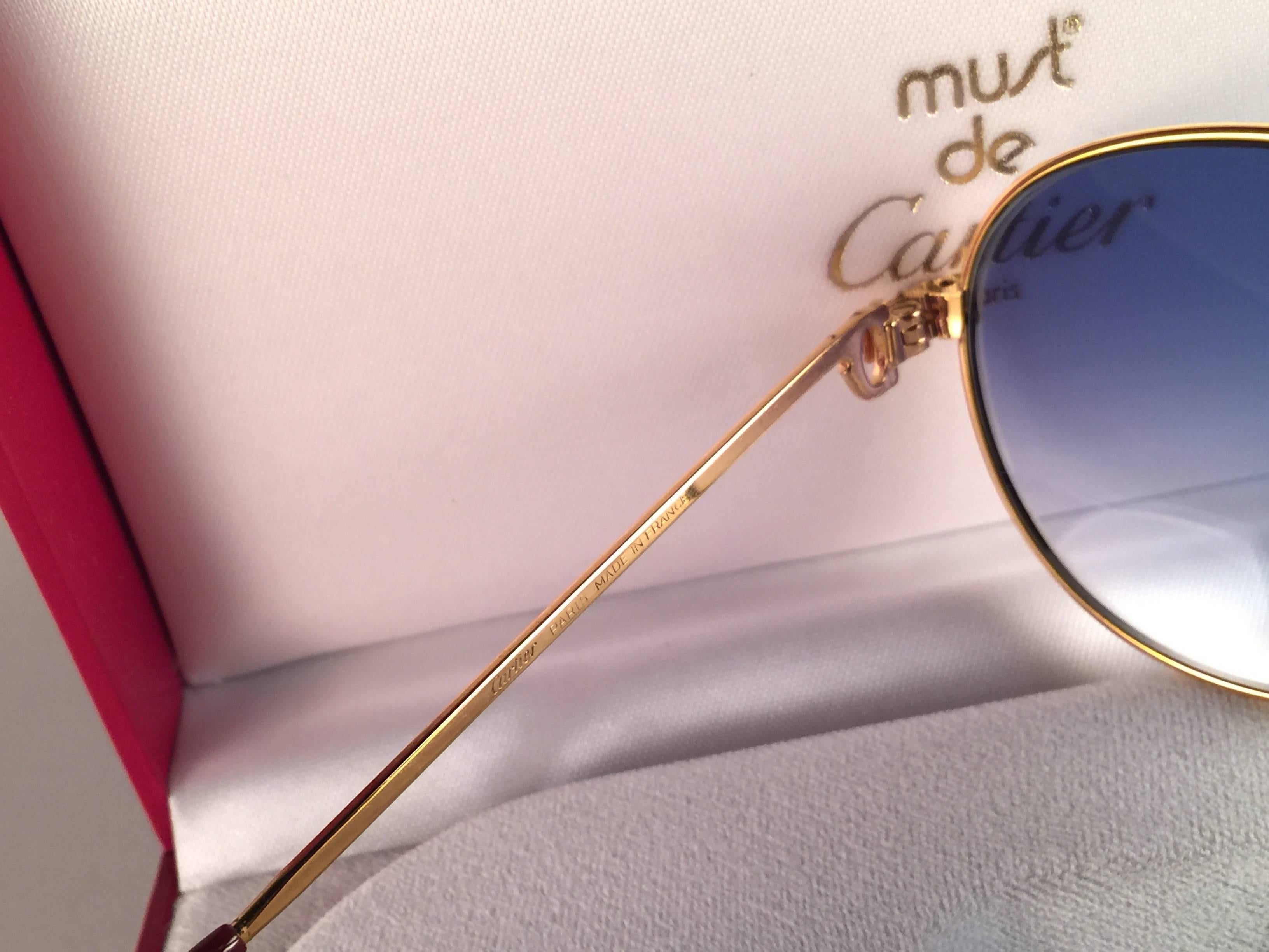 In Excellent condition Cartier Louis Diamonds rounded sunglasses with 2 real diamonds on the side of the frame. Blue gradient (uv protection) lenses. Frame is with the famous yellow and white gold accents on the front and on both sides.  All