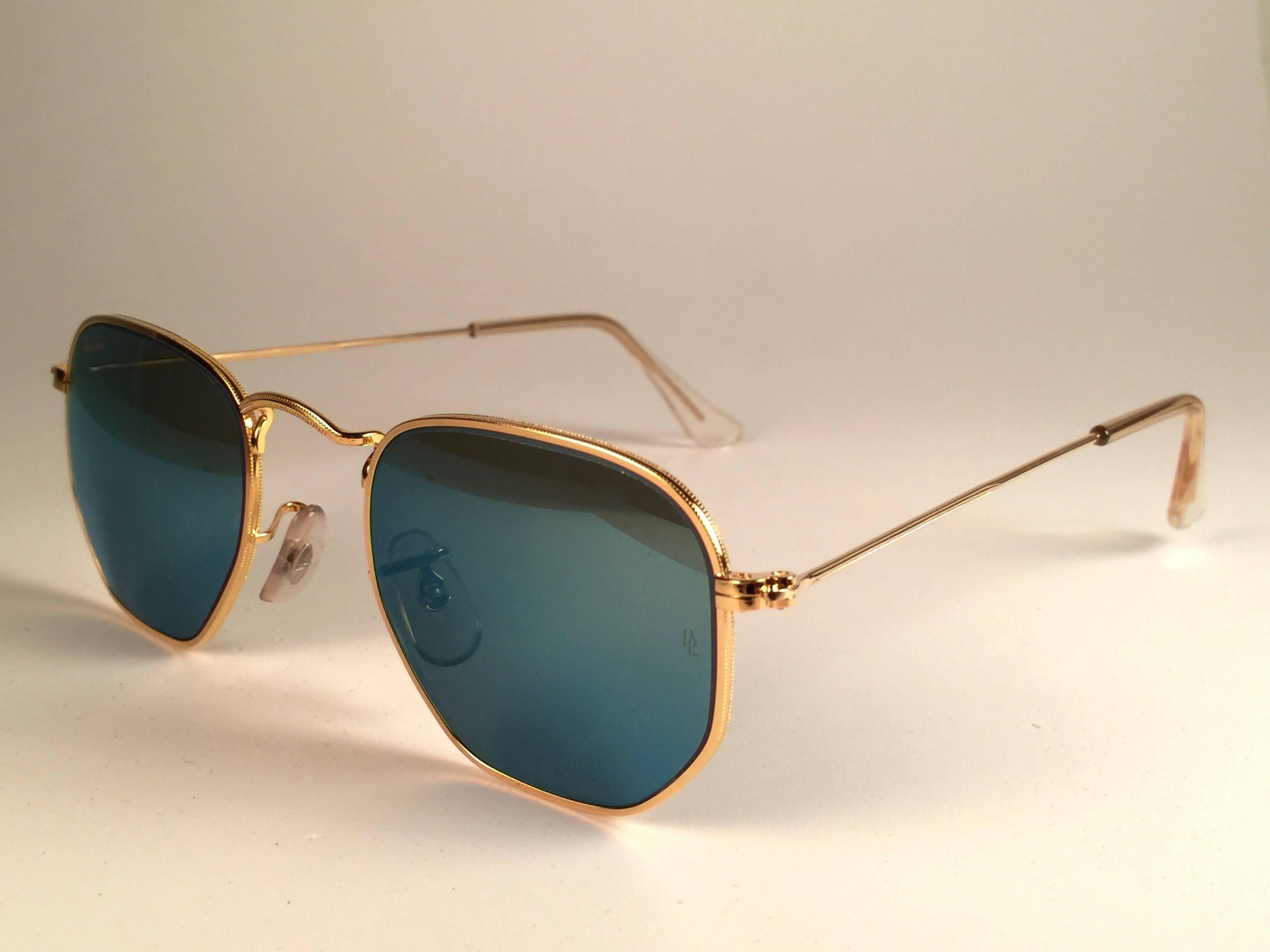 New Vintage Ray Ban Style 3 Blue Mirror Lenses 1990's B&L Sunglasses In New Condition In Baleares, Baleares