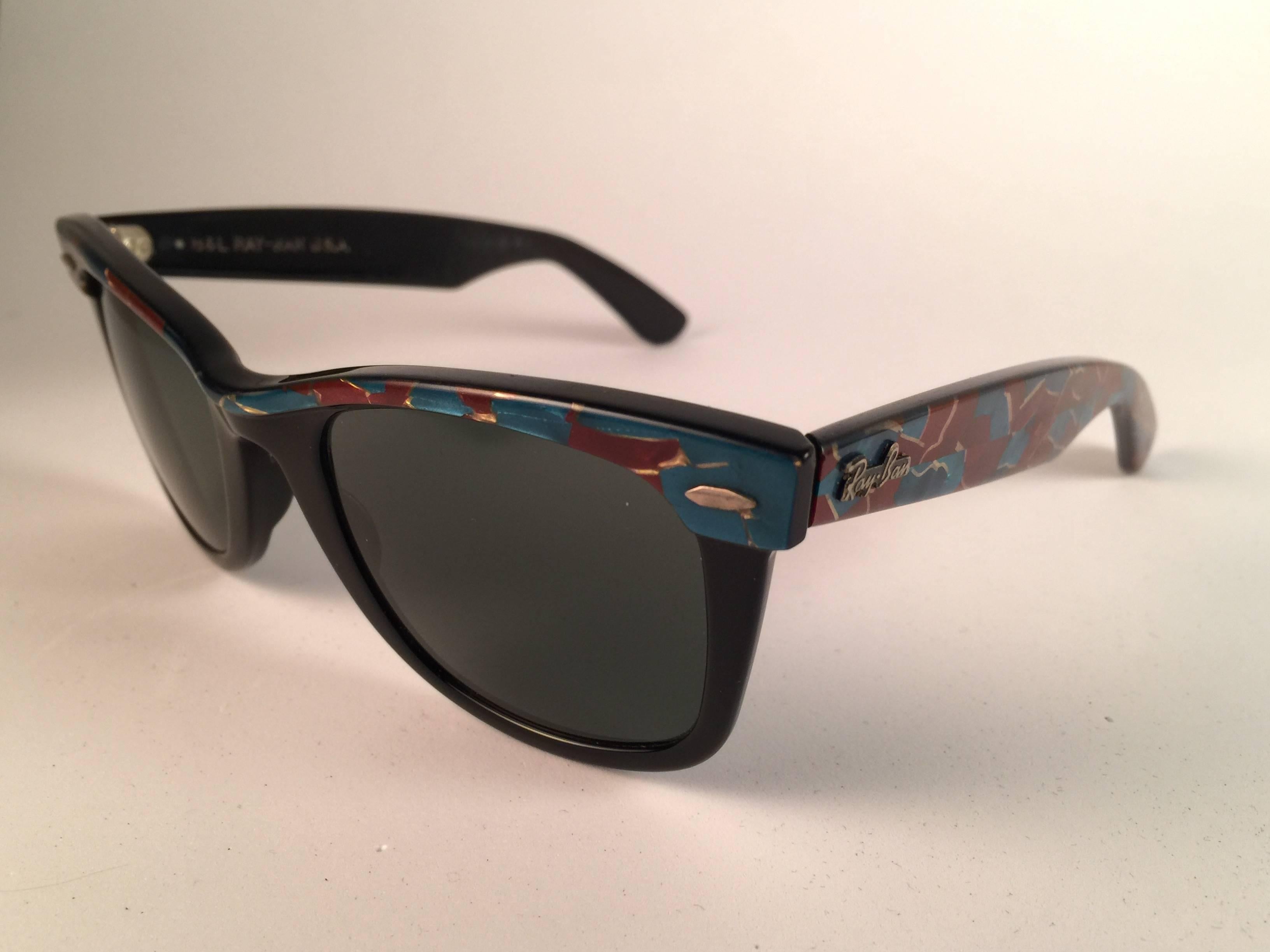 grey wayfarer sunglasses