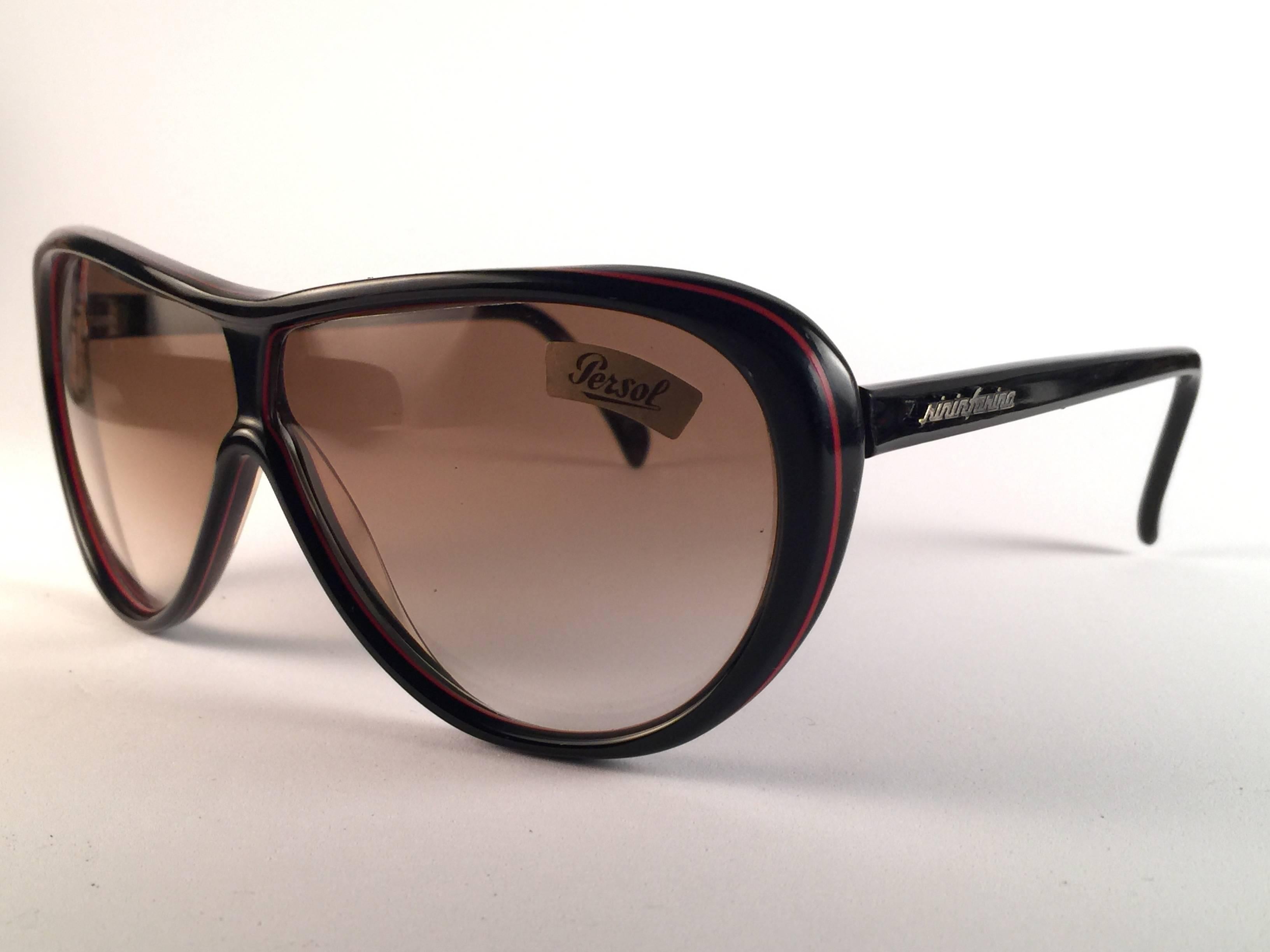 New Vintage Persol Ratti Pininfarina Sunglasses. 

Spotless pair framing light grey lenses.  
New, never worn or displayed. 

This pair may show minor sign of wear due to storage.  Made in Italy