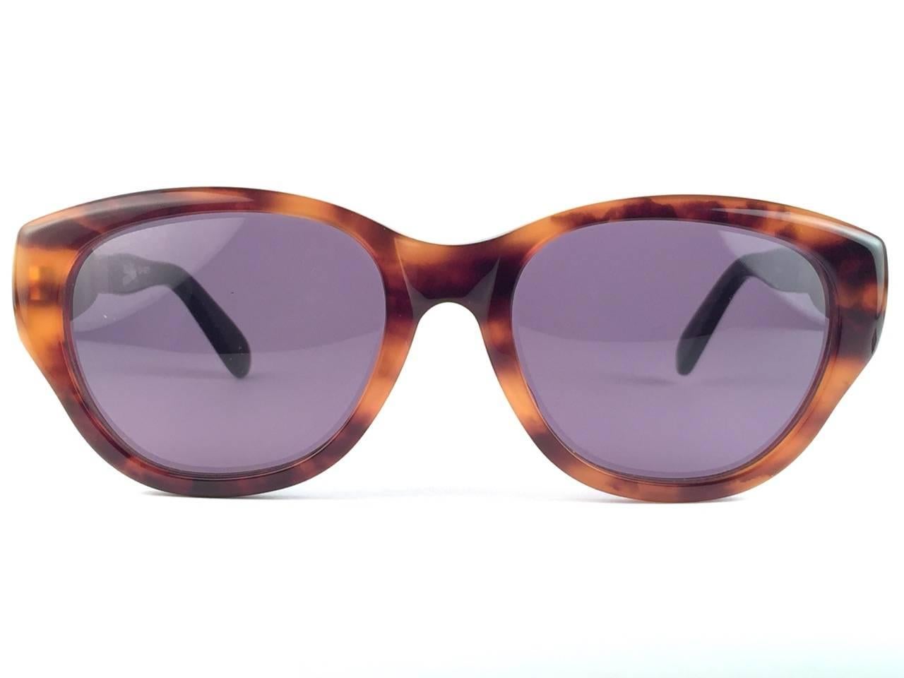 New Collectors Item!  New Jean Paul Gaultier 56 3271 Rare sleek tortoise with itemised fork detail on the temples.  Dark Blue lenses that complete a ready to wear JPG look.  Please notice this item its nearly 30 years old and could show minor sign