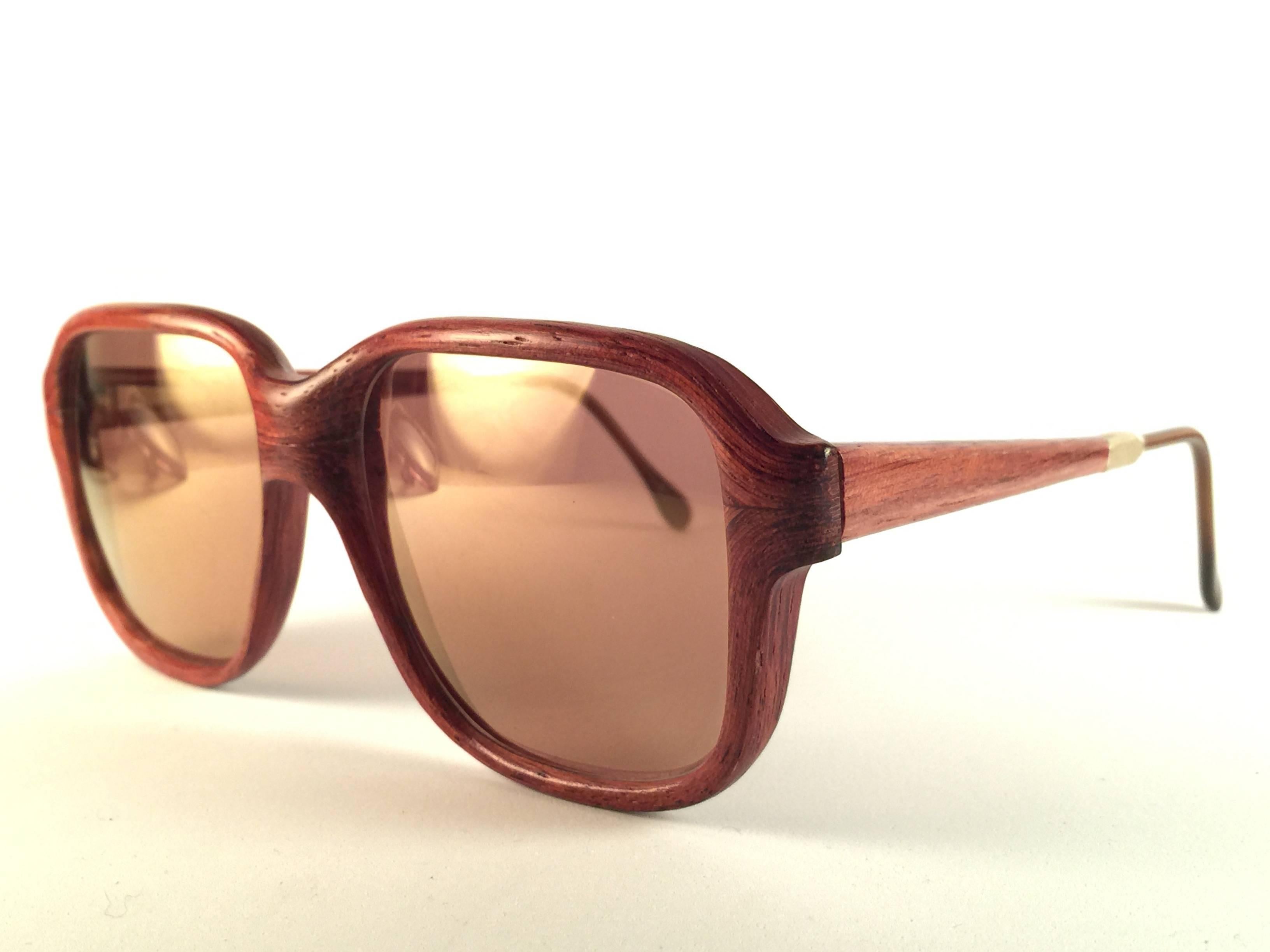 Marron New Vintage Woodlook Genuine Wood Sunglasses 1980's Made In France en vente