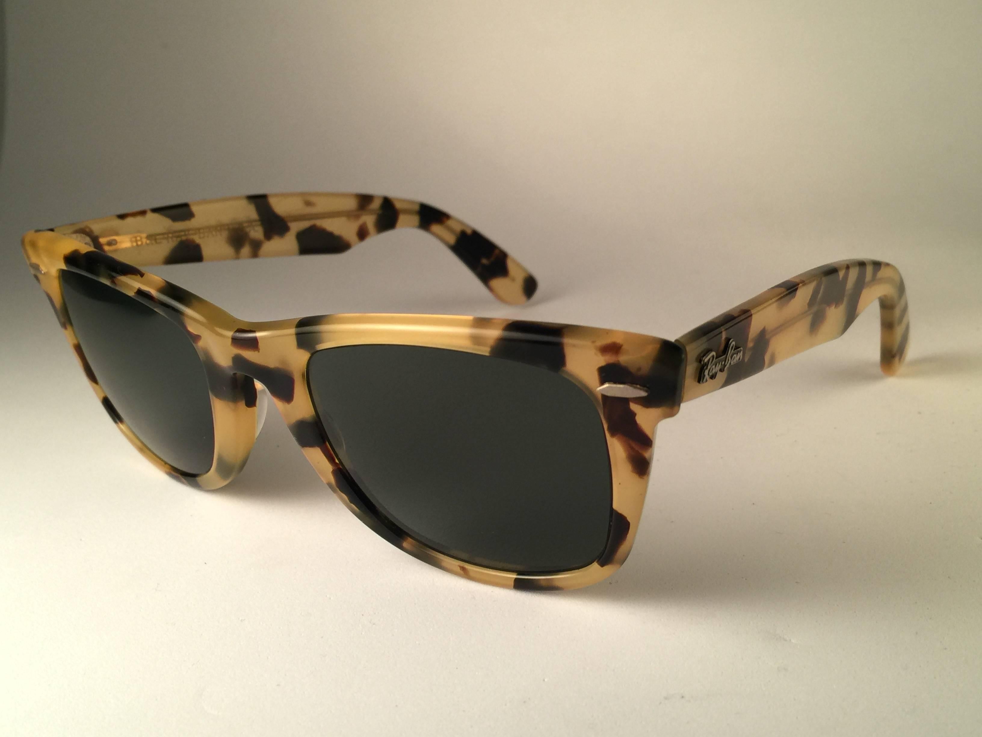 New Ray Ban The Wayfarer Light Tortoise G15 Grey Lenses USA 80's Sunglasses In New Condition In Baleares, Baleares