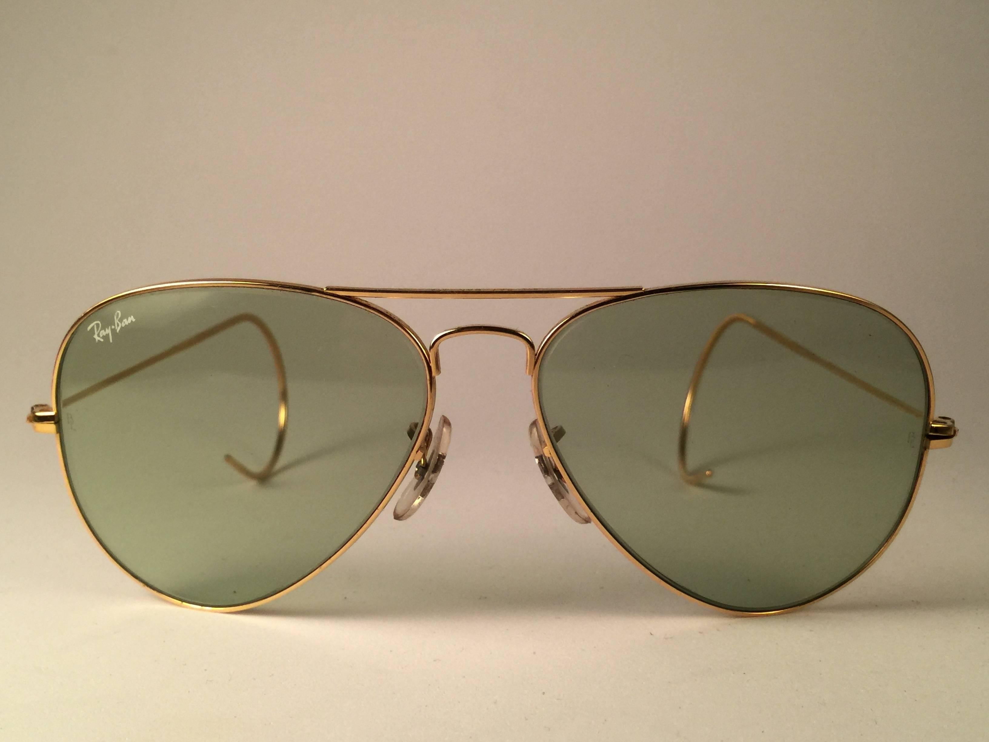 New vintage Ray Ban Aviator Gold frame with B&L green changeable lenses.

Comes with its original Ray Ban B&L case.  

Rare and hard to find in this new, never worn or displayed condition.