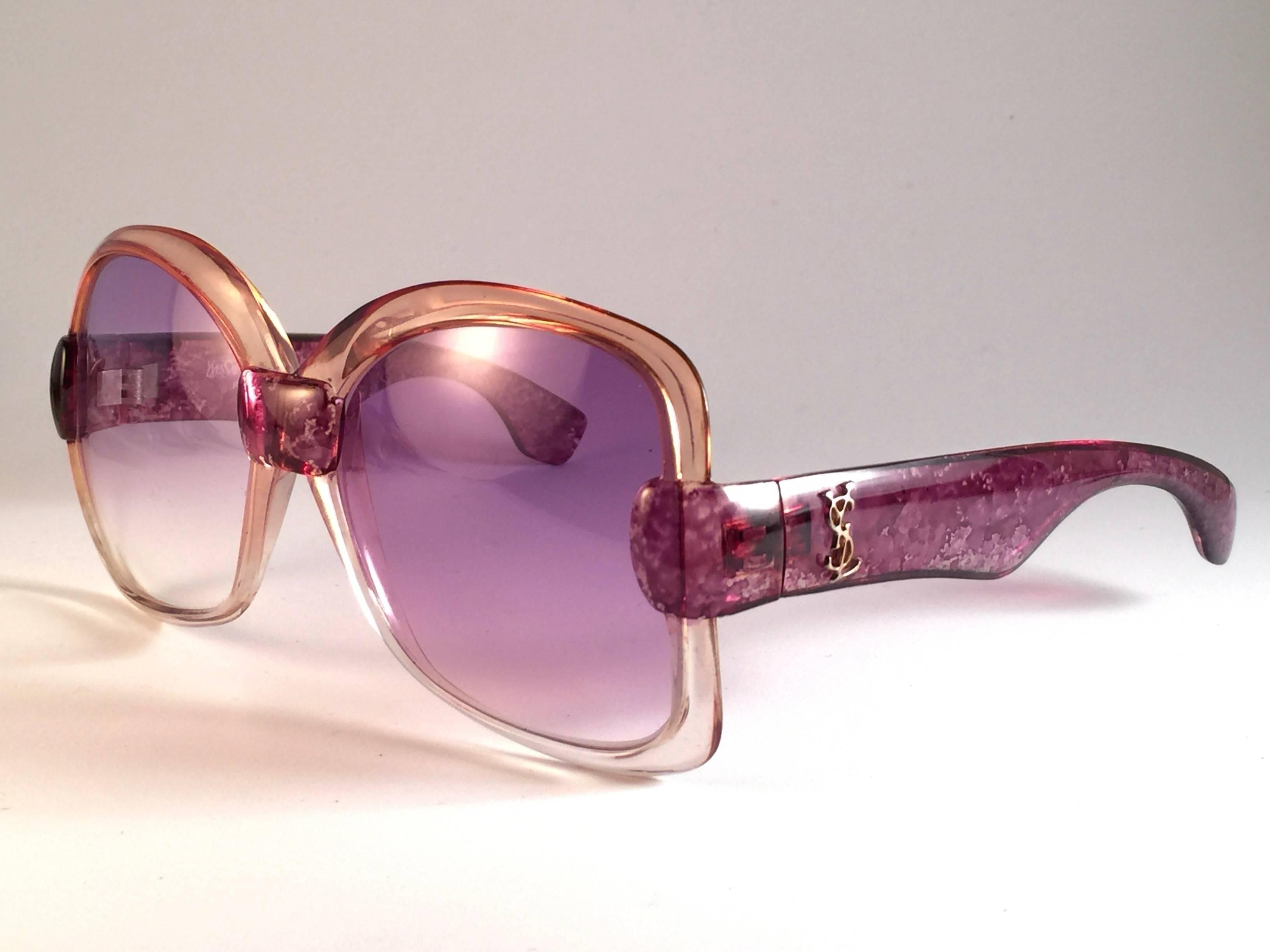 New Vintage Yves Saint Laurent YSL 541 Clear Magenta 1970 France Sunglasses Neuf à Baleares, Baleares