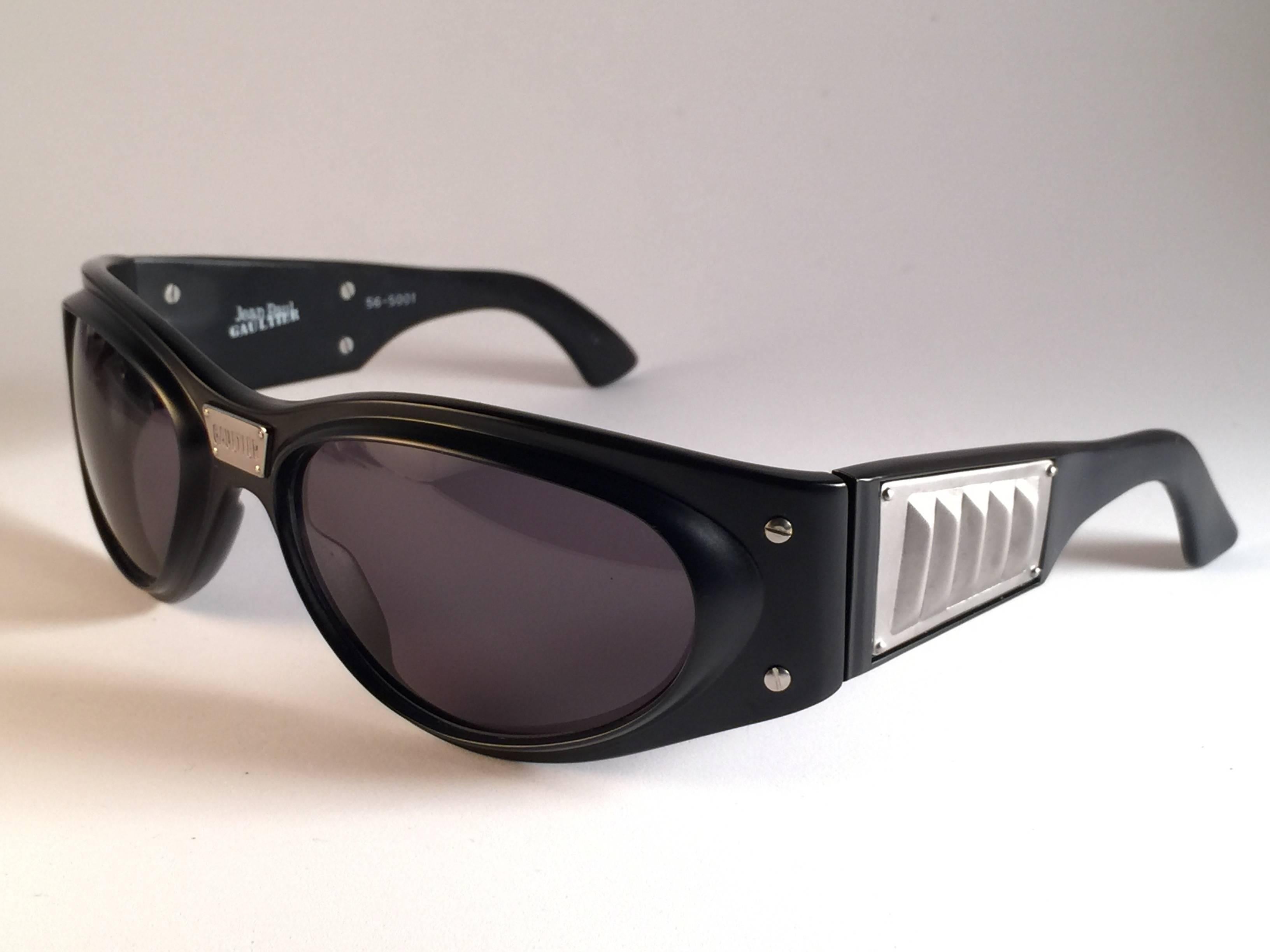 New Jean Paul Gaultier 565001 Black nserts Grey Lens 1990's Japan In New Condition In Baleares, Baleares