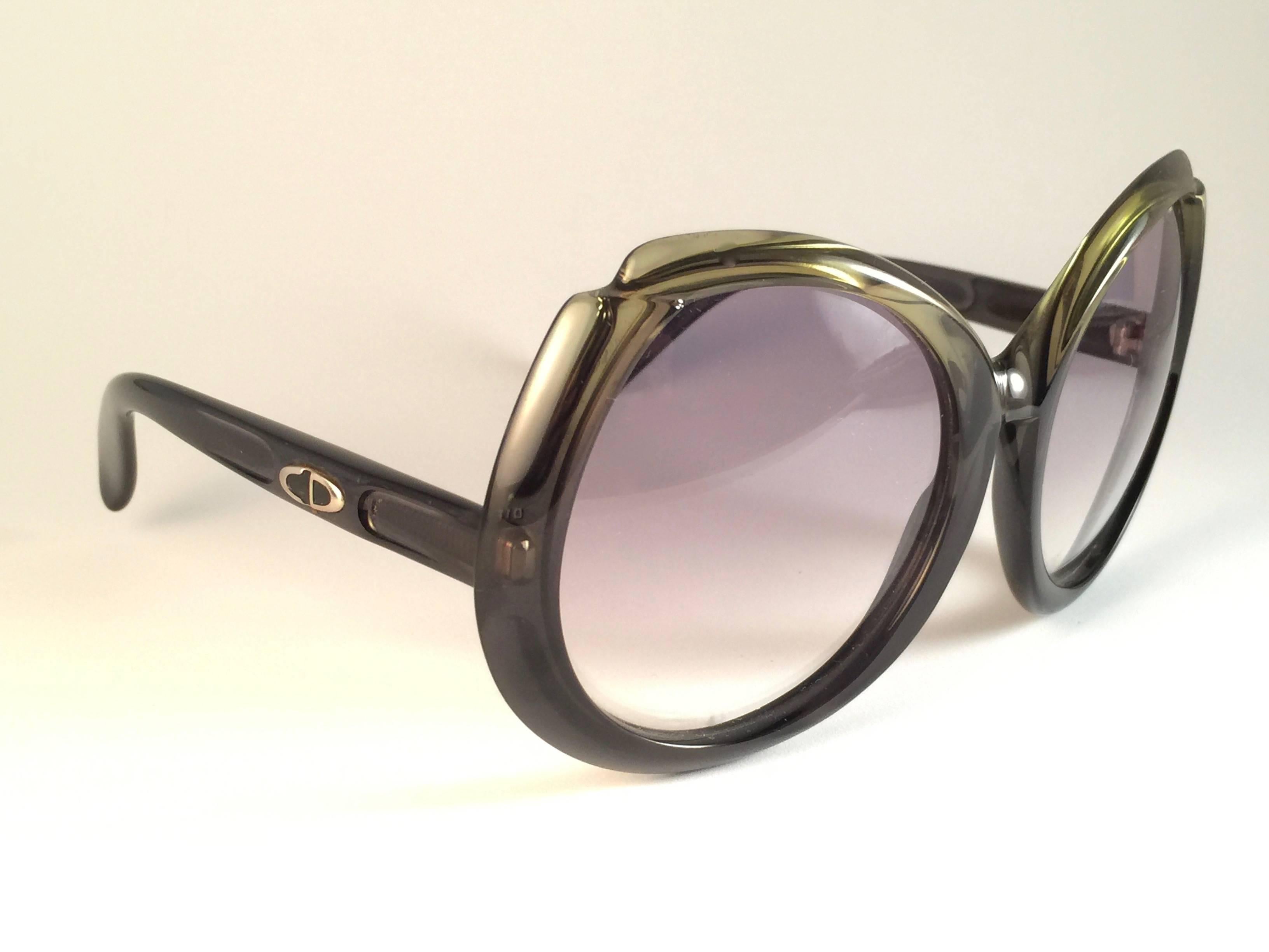New vintage Christian Dior sunglasses.

Light purple gradient lenses.

Comes with it original CD sleeve.

New, never worn or displayed this item may show light sign of wear due to storage.

Made in Austria
