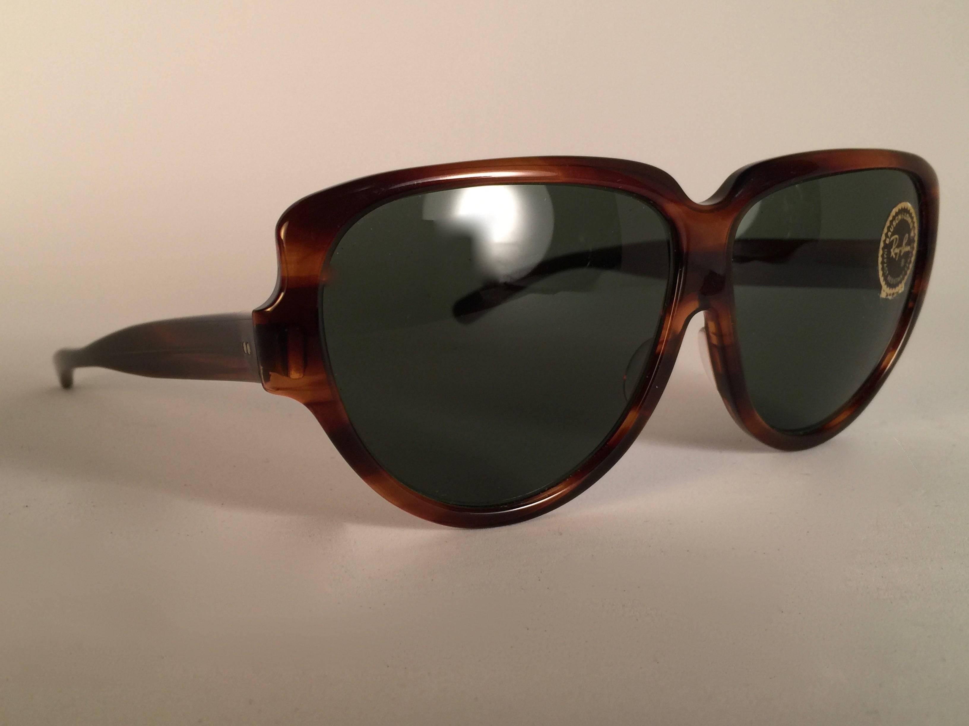 Noir Ray Ban Lynwood - Lunettes de soleil vintage grises à lunettes G15 en écailles de tortue, état neuf, 1970  en vente