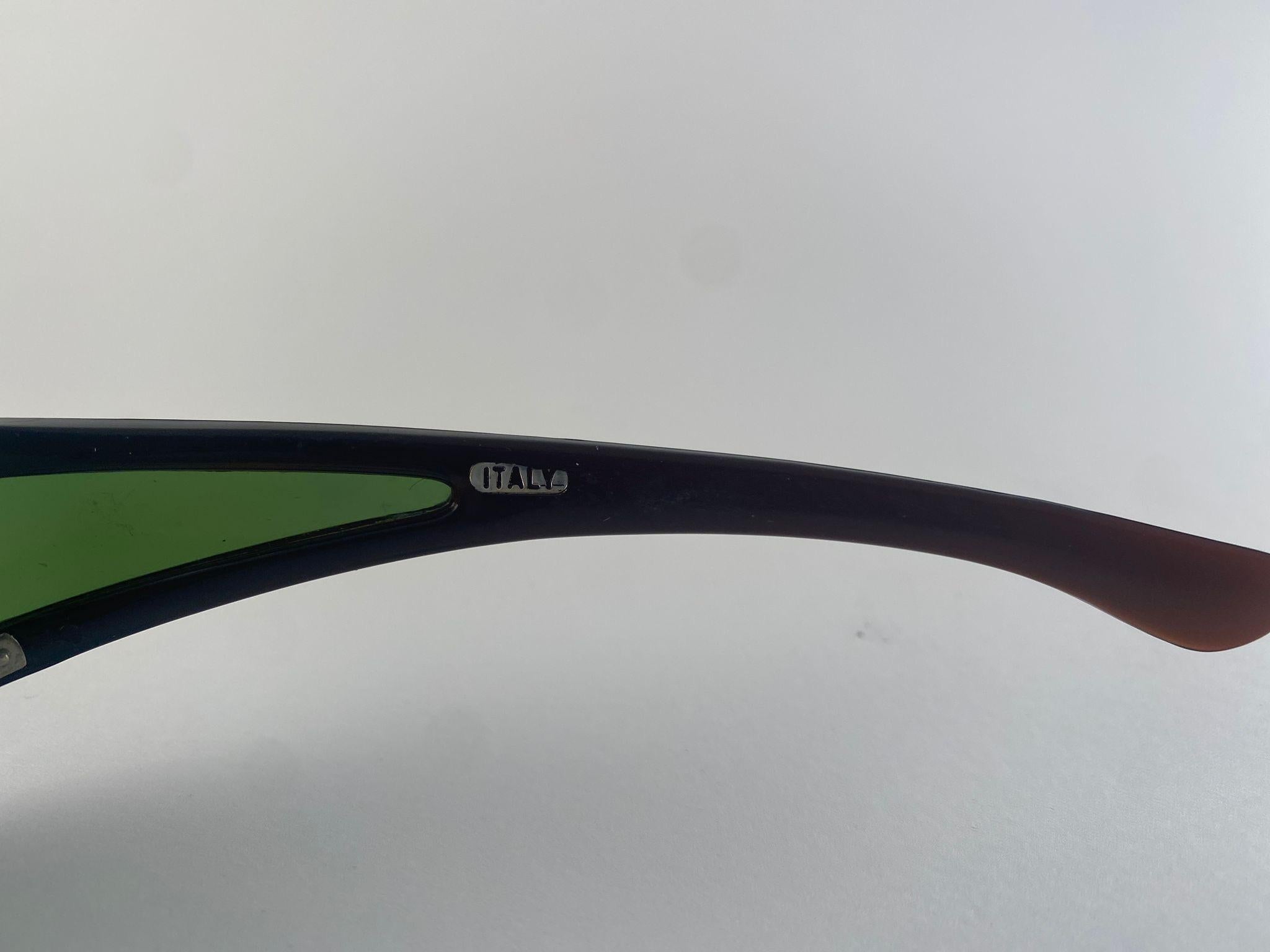 Gafas de sol Vintage Midcentury Mask Wrap Around Black Frame Italy Made en Excelente estado para la venta en Baleares, Baleares