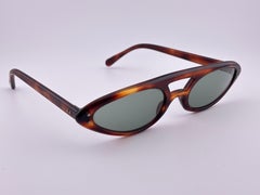 Gafas de sol vintage de mediados de siglo con montura ancha de carey, de los años 60