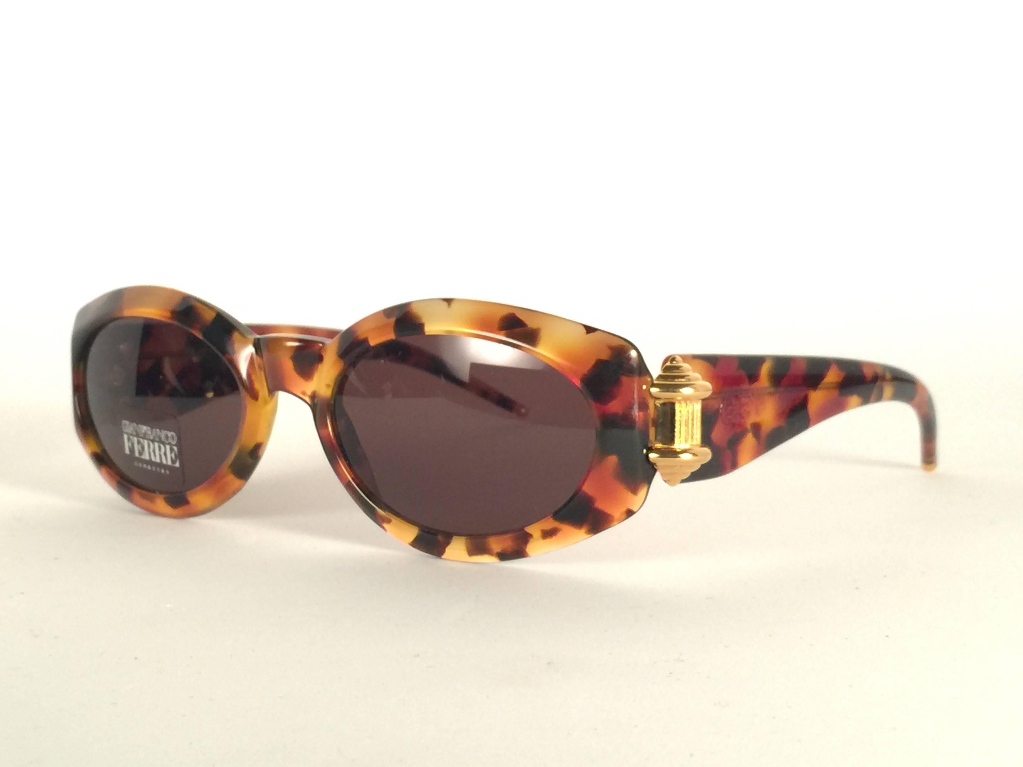 New Vintage Gianfranco Ferré Tortoise & Gold 1990's Made in Italy Sunglasses In New Condition In Baleares, Baleares