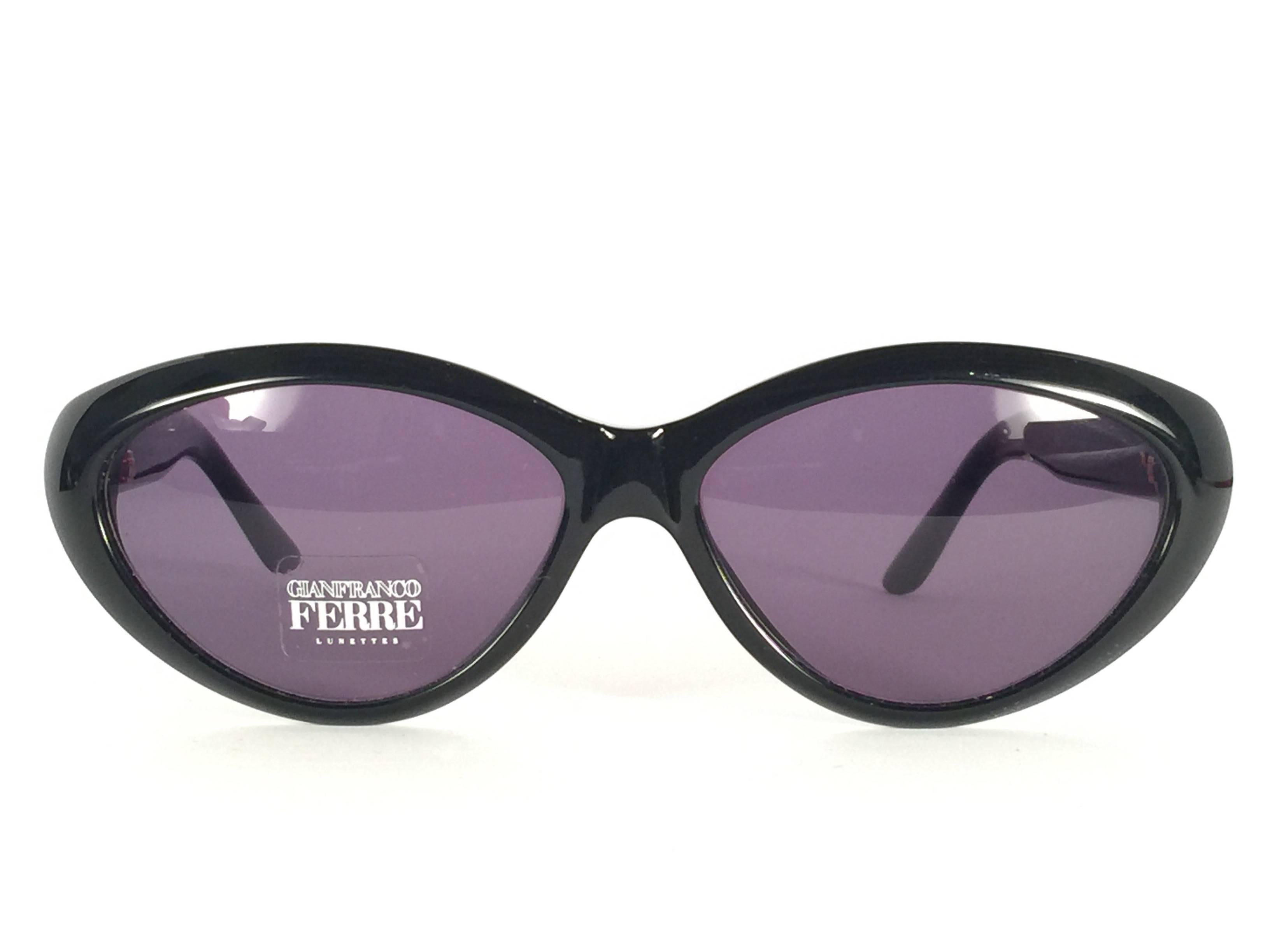 Neue Vintage Gianfranco Ferré Schwarz & Strass 1990er Jahre Made in Italy Sonnenbrille für Damen oder Herren im Angebot