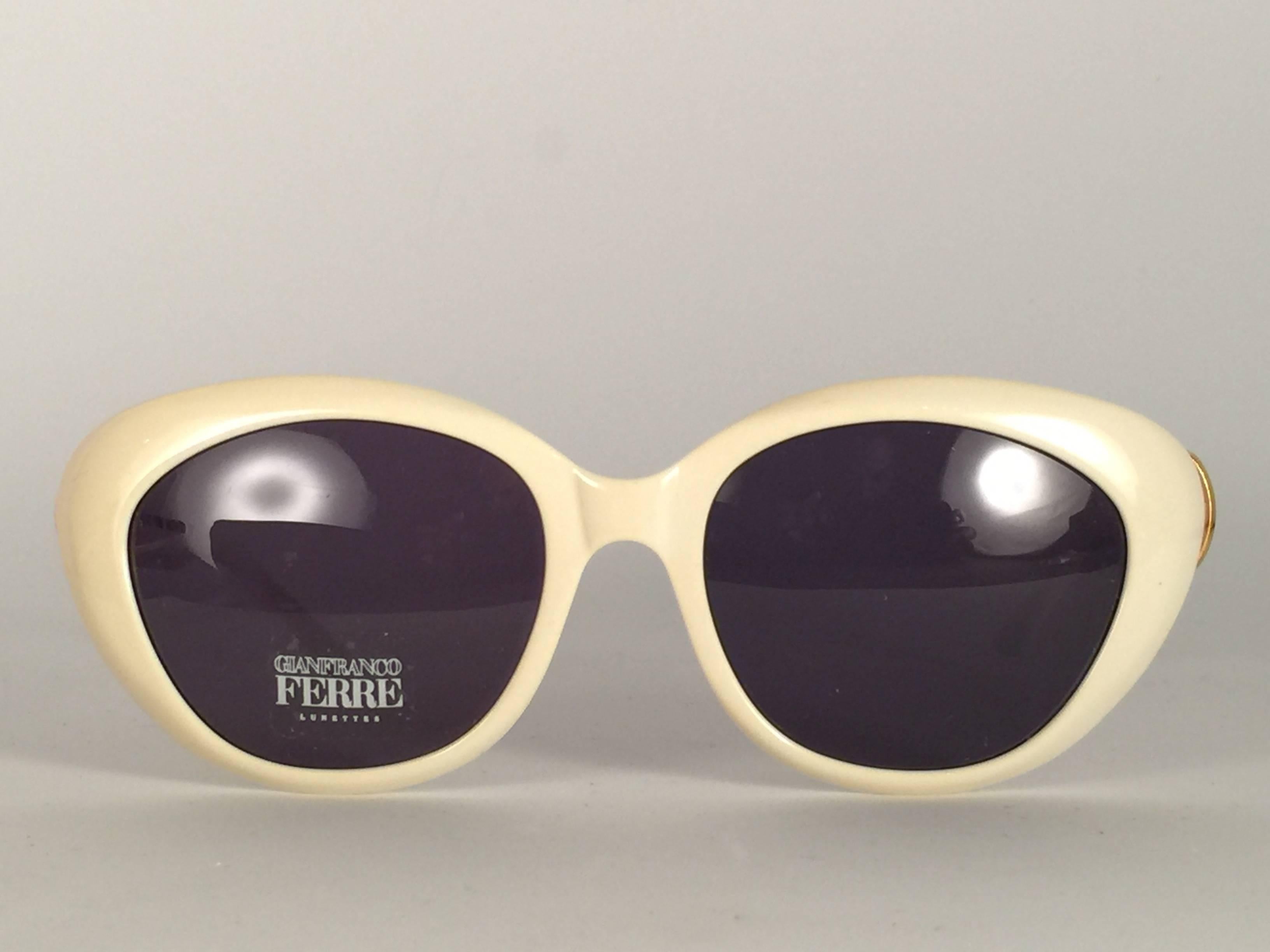 New vintage Gianfranco Ferre sunglasses.    

Ivory with rhinestones details frame holding a pair of spotless grey lenses.   

New, never worn or displayed. 

Made in Italy.