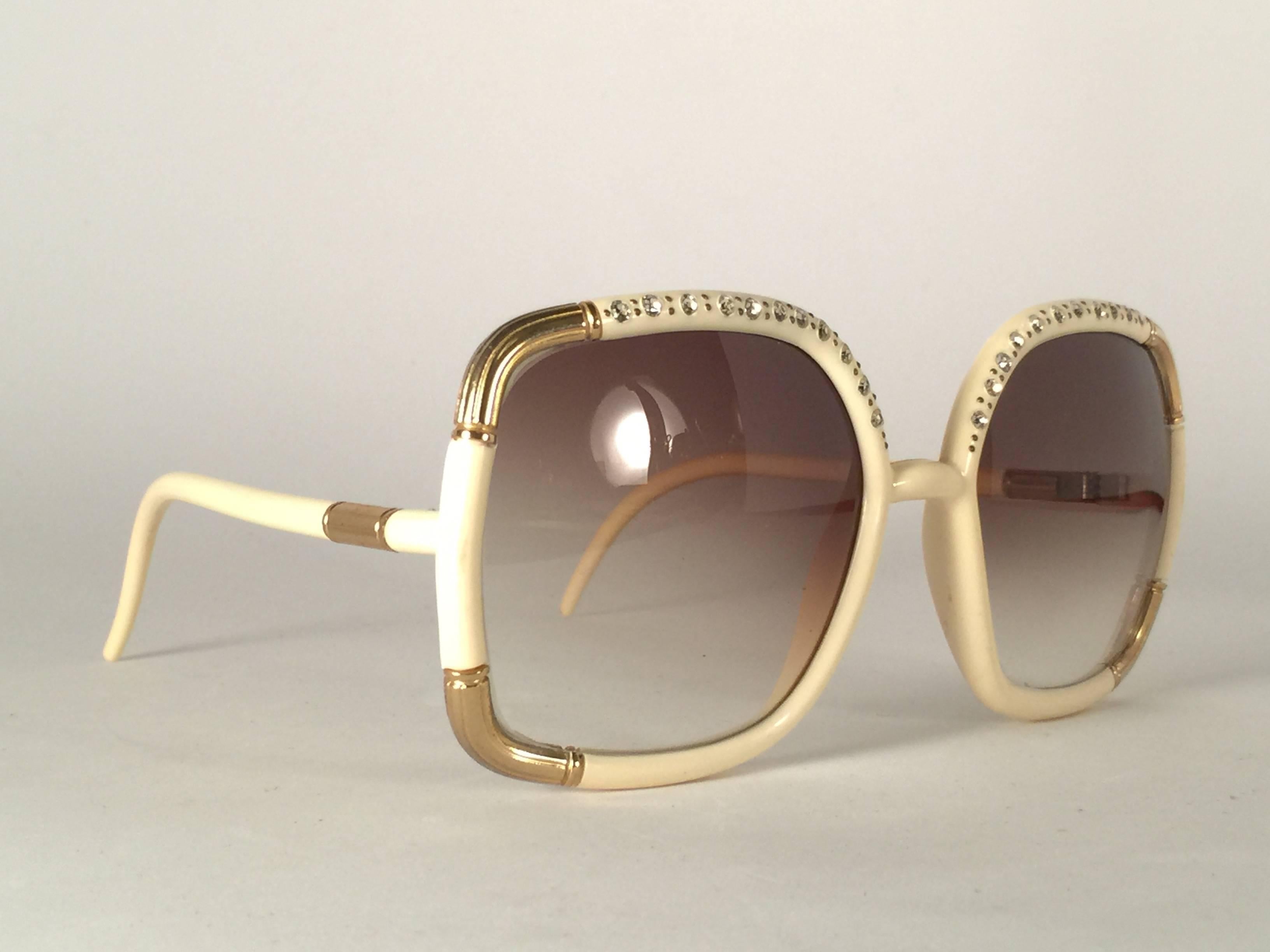 New Vintage Ted Lapidus Ivory and strass details frame with spotless lenses. 

Please consider that this item its nearly 50 years old and could show minor sign of wear or discolouration due to storage. 

Made in Paris. Produced and design in 1970's.