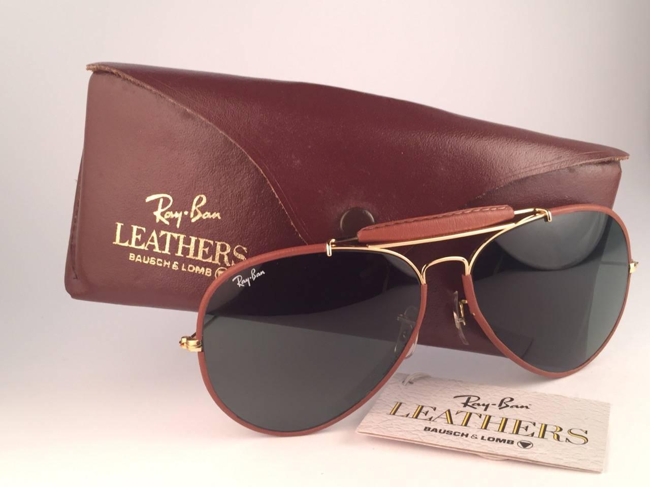 
New Vintage Ray Ban Outdoorsman 62Mm tan leather with grey G15 lenses with Ray Ban logo. 

B&L etched in the lenses.

Comes with its original Ray Ban B&L case. New, Never worn or displayed.

This item may show minor sign of wear due to