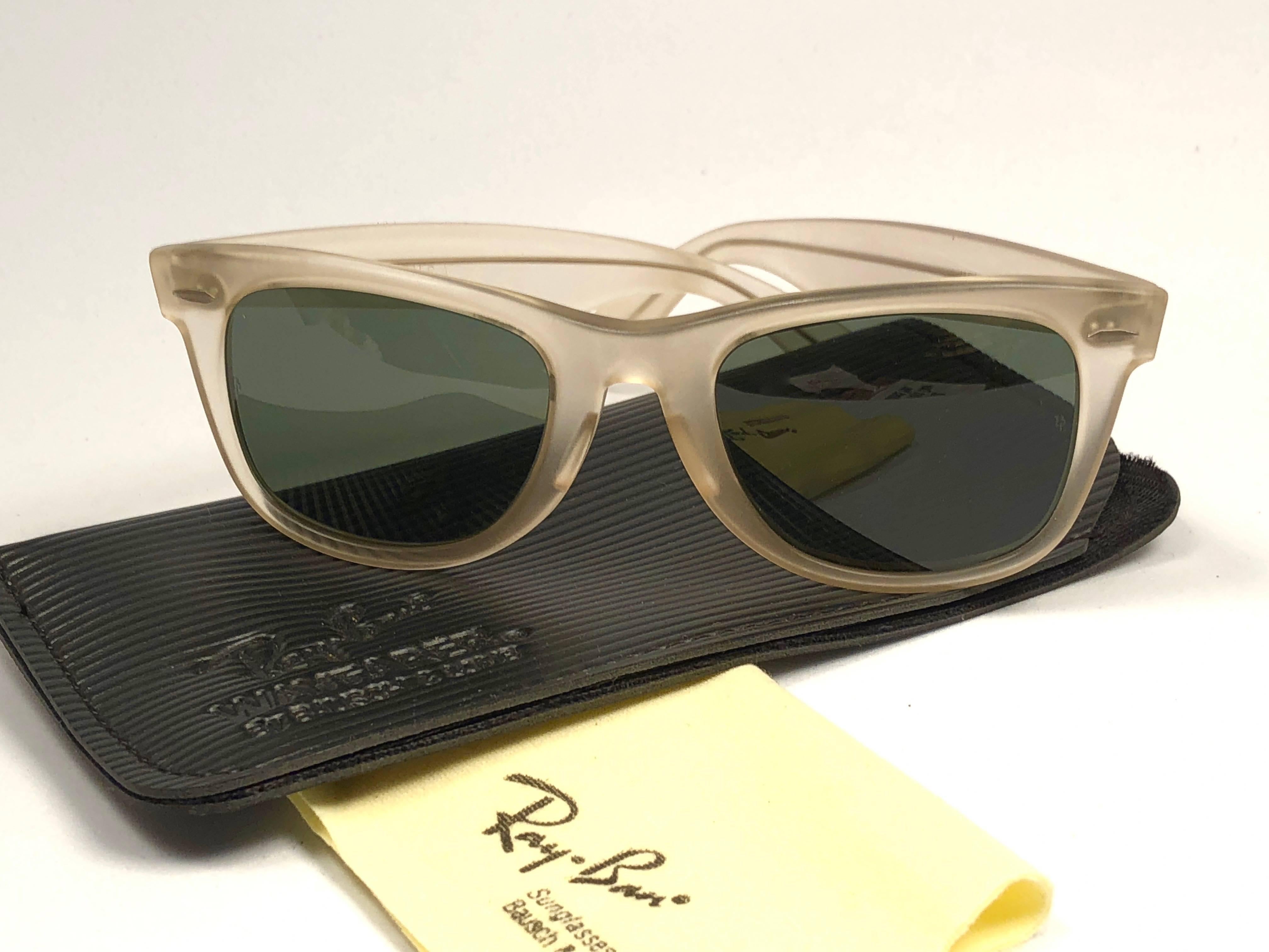 Rare Ray Ban The Wayfarer Frosted B&L G15 Grey Lenses USA 80's Sunglasses In New Condition In Baleares, Baleares