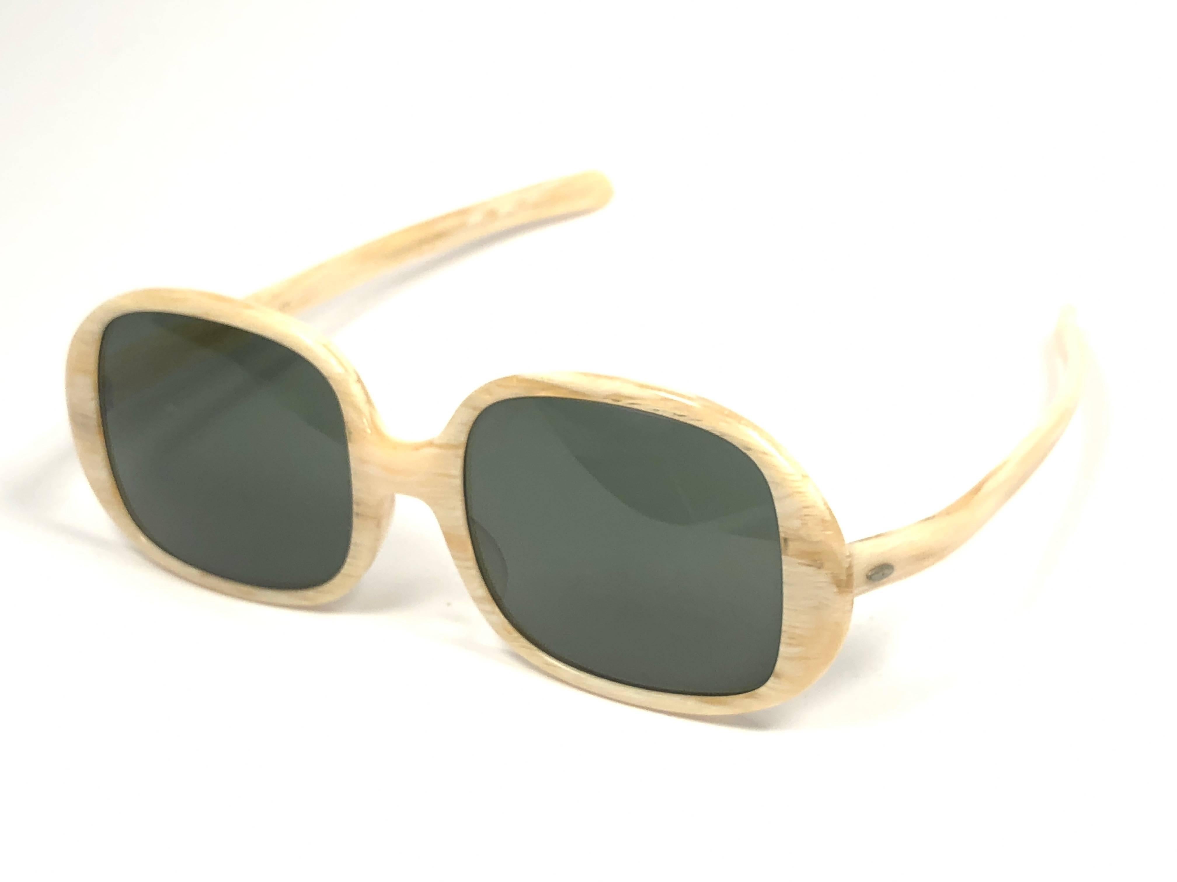 New Vintage Ray Ban Kilaine Beige G15 Grey Lenses 1960 Sunglasses  In New Condition In Baleares, Baleares