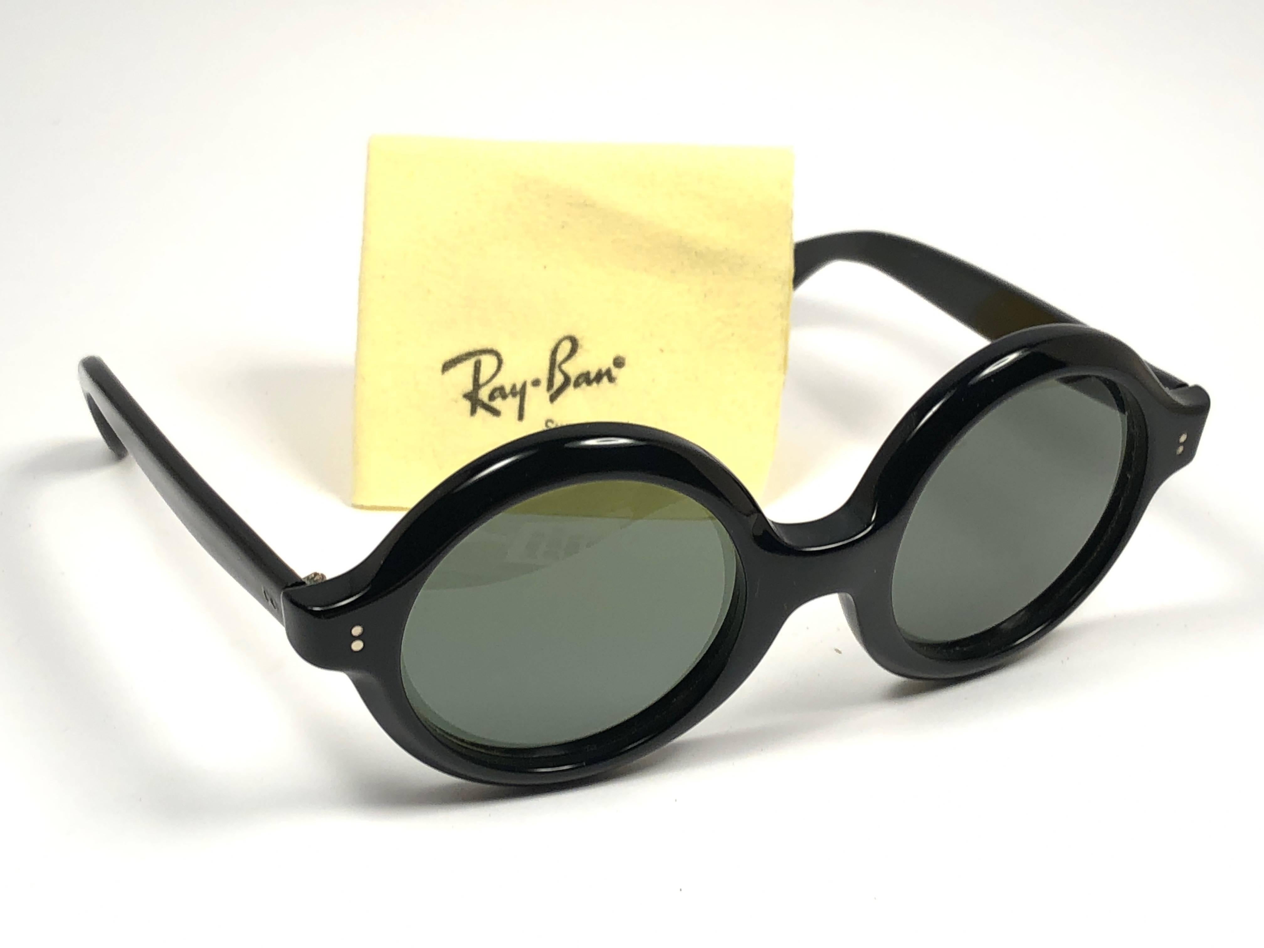 New, Collectors item, 1960's vintage Ray Ban Pasha sleek black with G15 grey lenses. B & L Ray Ban usa etched in one temple, Pasha in the other temple. no B&L etching yet. please look at the pictures. Shows small wear due to storage. Designed and