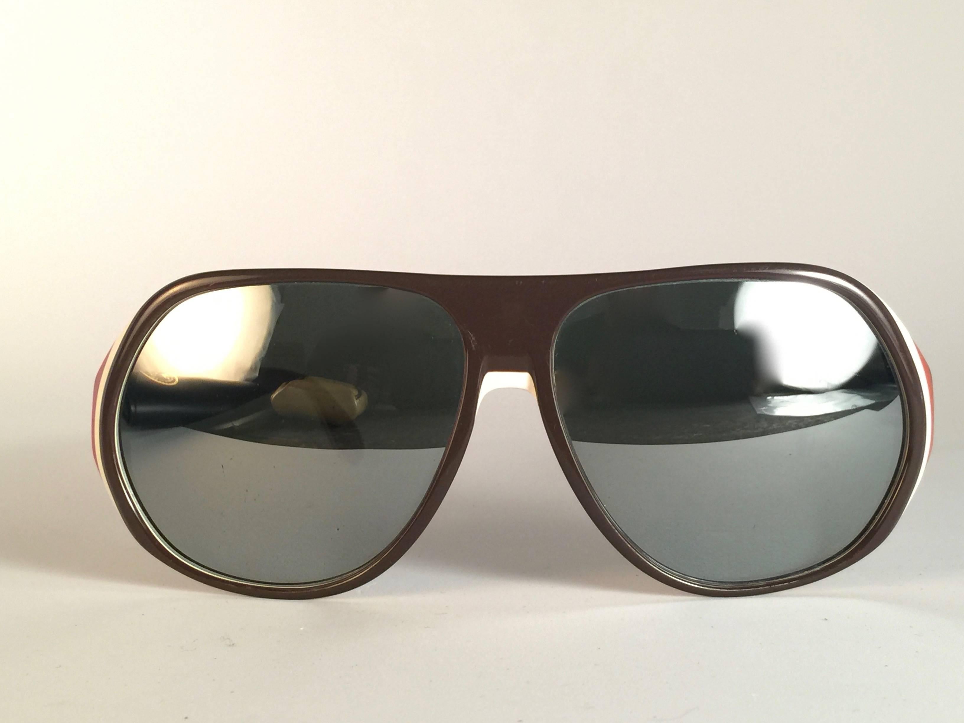 New and rare Vintage Blazer brown and white frame holding a spotless of  mirror pair of lenses.  
New, never worn or displayed.  
This pair may have minor sign of wear due to nearly 40 years of storage. Designed and Produced in USA.