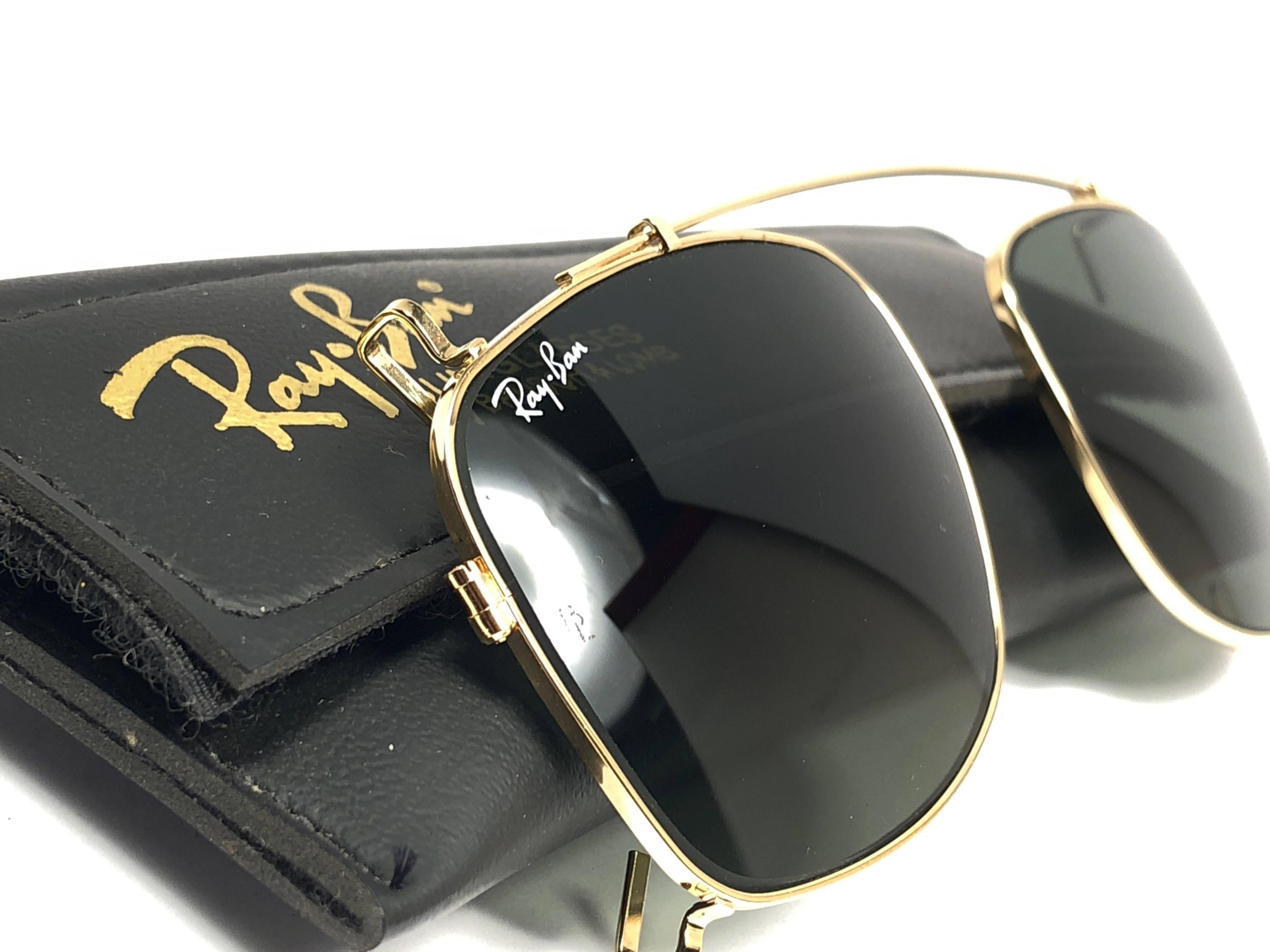 Rare Ray Ban B&L Wayfarer Clip on.

Made in USA.

Comes with its original Ray Ban B&L case.

Thi item may show minor sign of wear due to storage.

