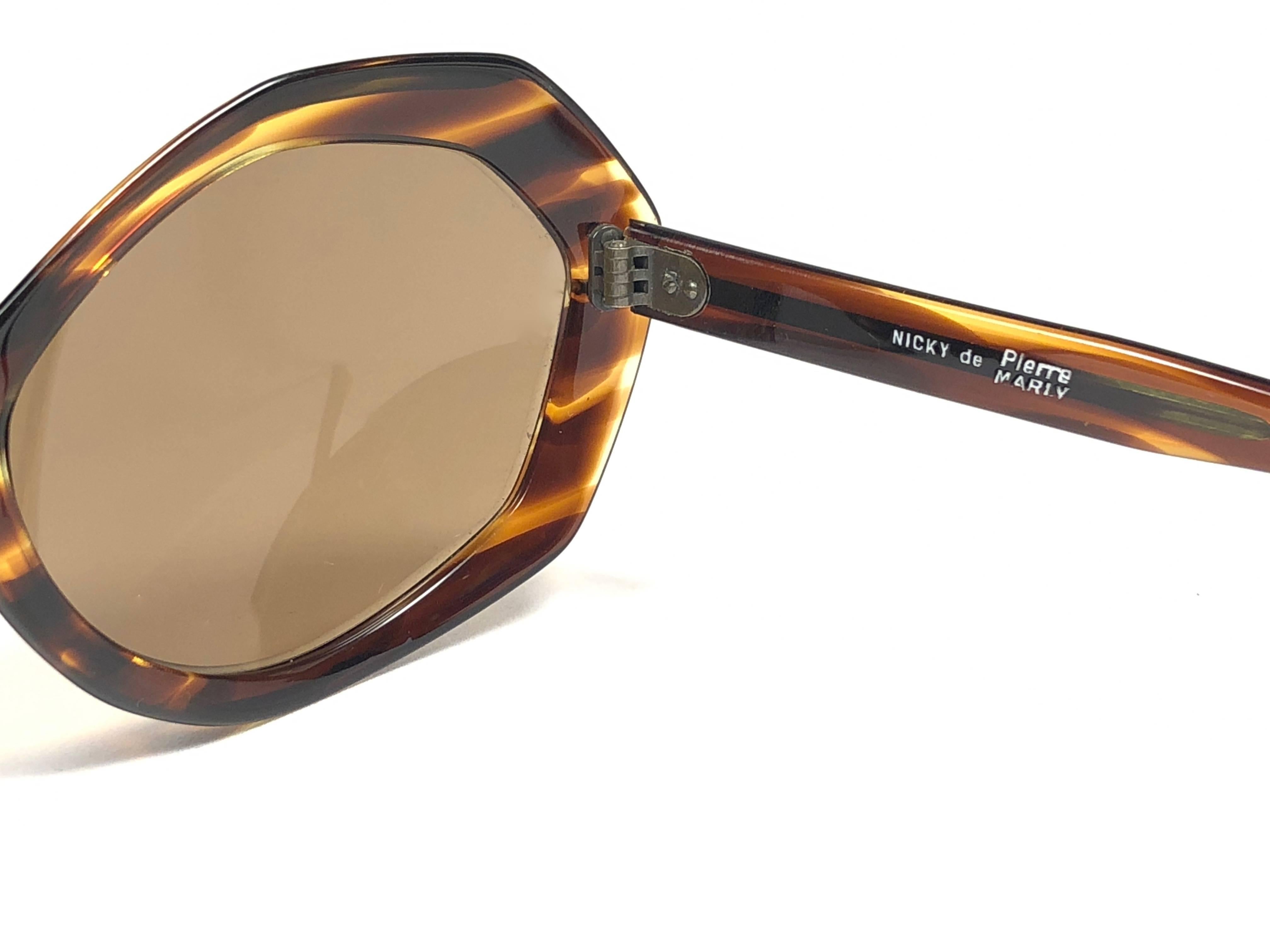 lunettes de soleil surdimensionnees