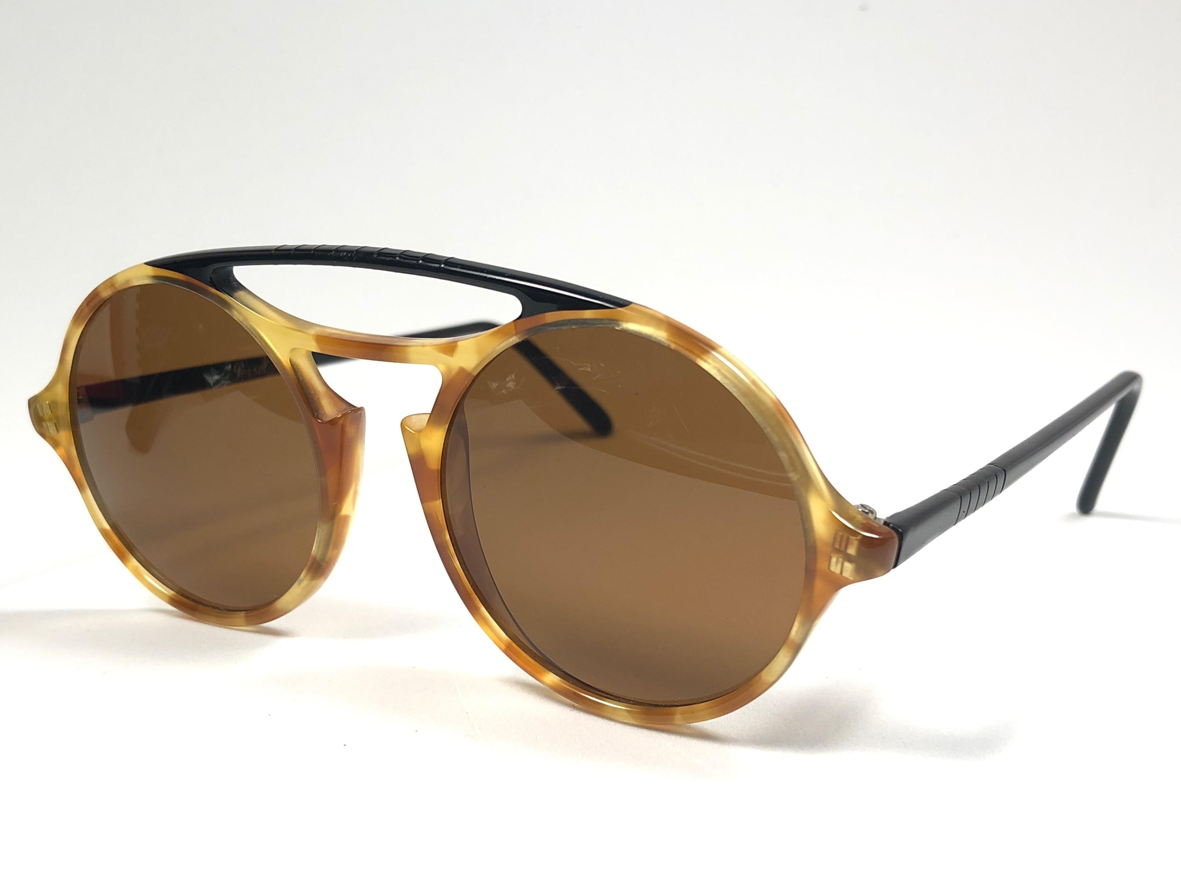 Persol Vintage 650 Round Tortoise Sunglasses, 1990  In New Condition In Baleares, Baleares