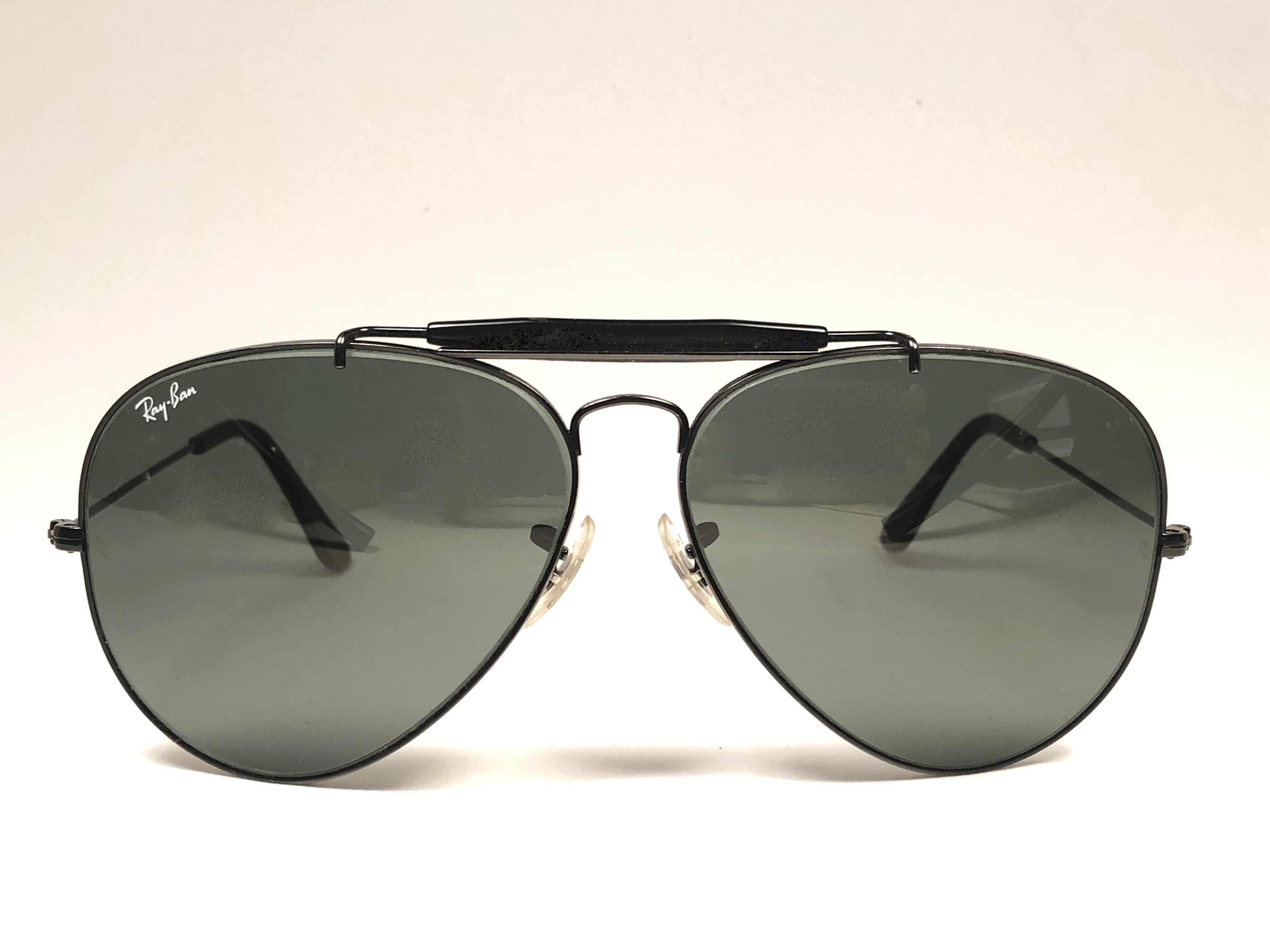 Mint Vintage Ray Ban Outdoorsman 62mm with G15 Grey lenses. B&L etched  in both lenses. Comes with its original Ray Ban B&L case. 

This pair may have minor sign of wear on frame and lenses due to nearly 40 years of storage. 
