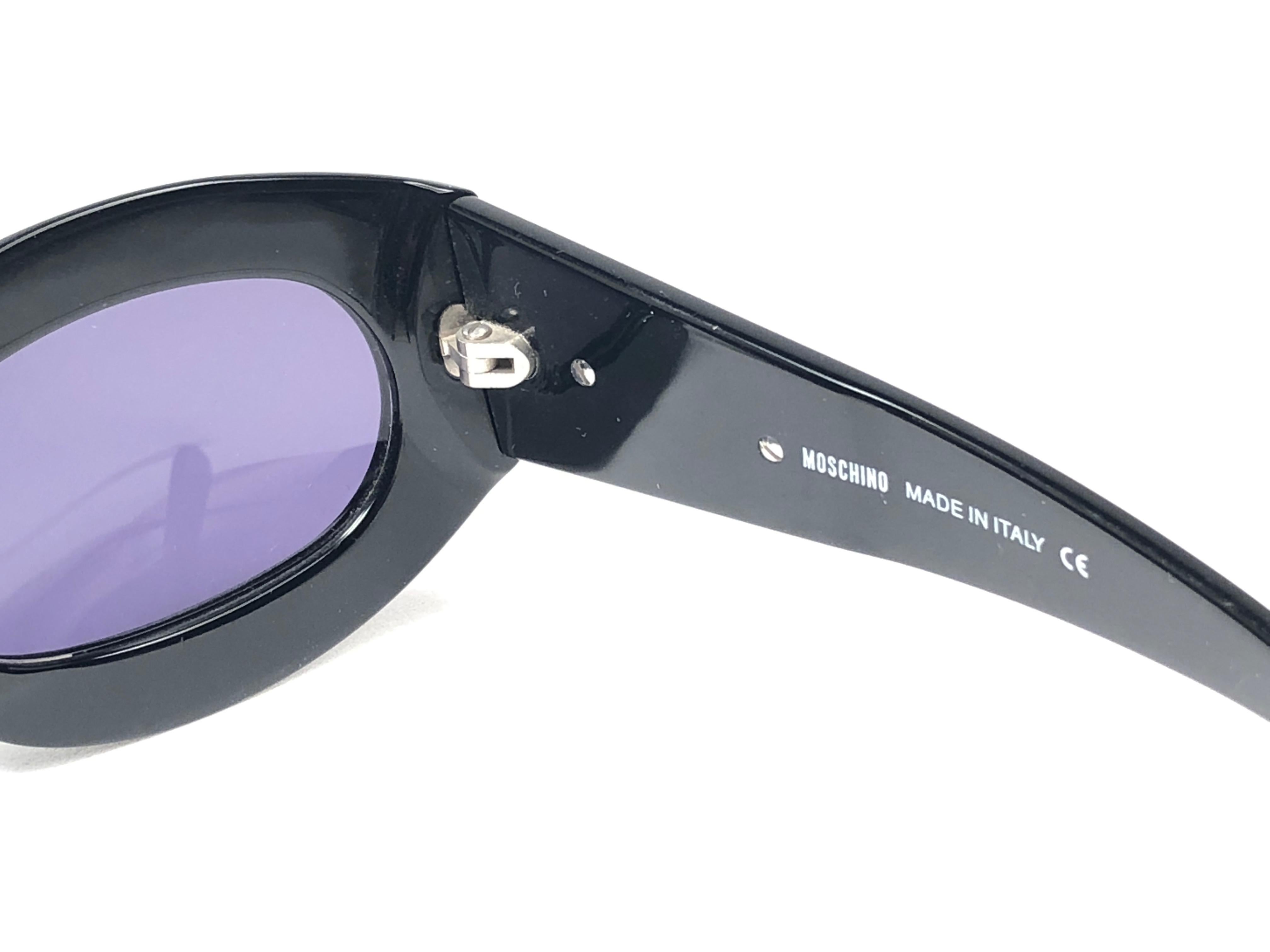 Moschino Small Sleek Black Vintage Sunglasses, 1990  In New Condition In Baleares, Baleares
