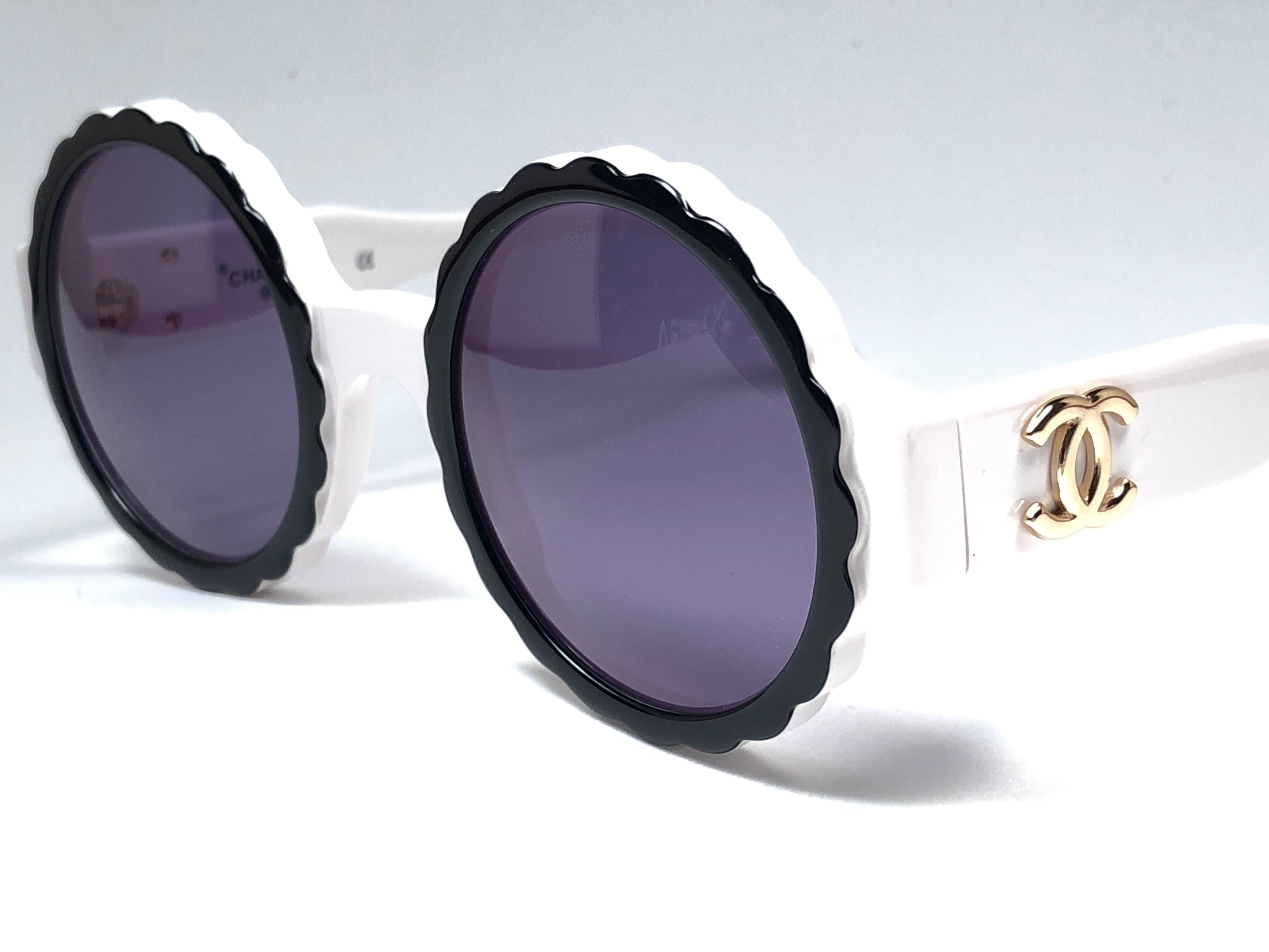 Women's or Men's New Vintage Chanel Spring Summer 1993 Camelia Sunglasses Made In Italy