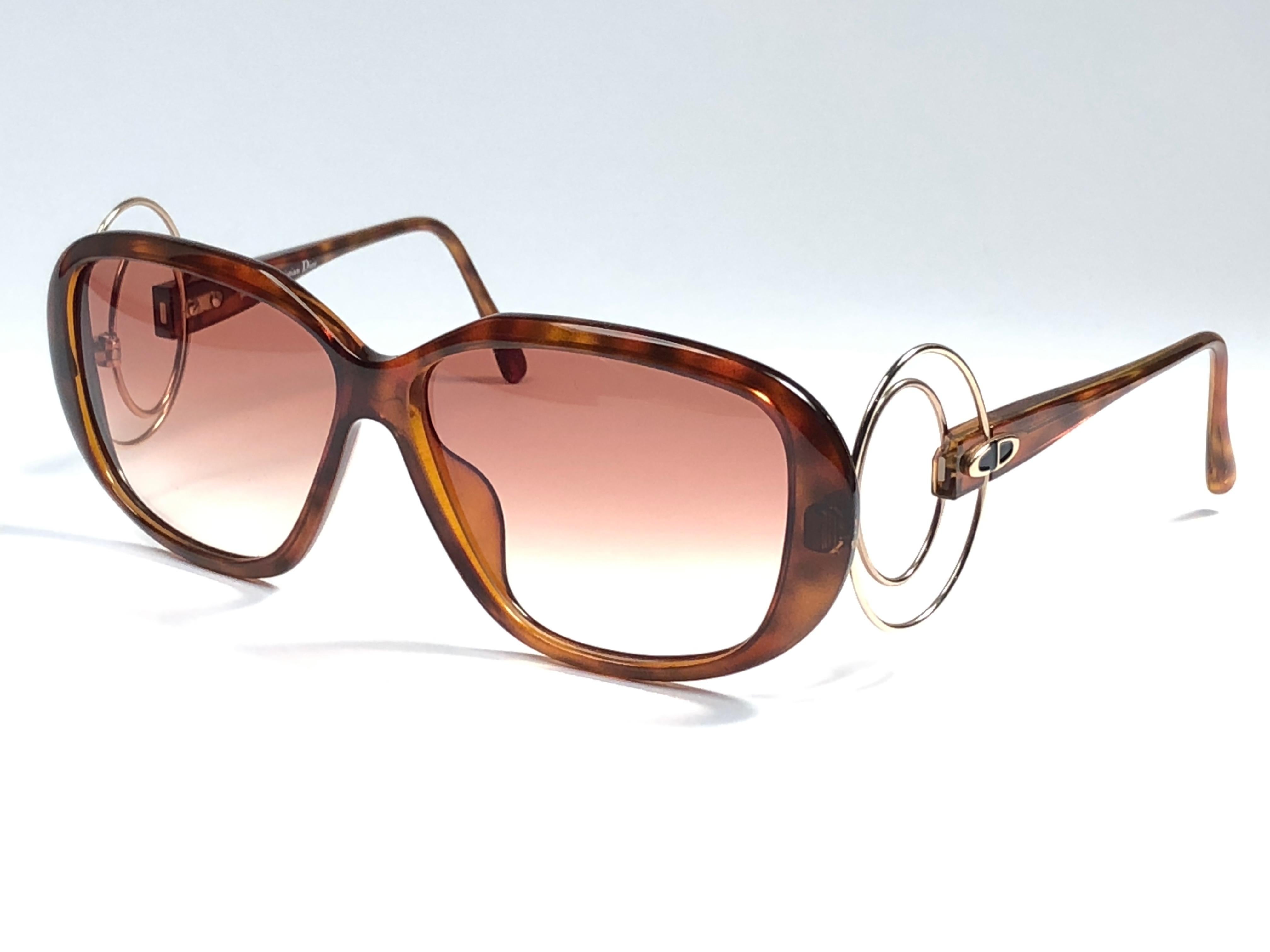 New Vintage Christian Dior 2558 10 Tortoise & Gold Accents 1980's Sunglasses In New Condition In Baleares, Baleares