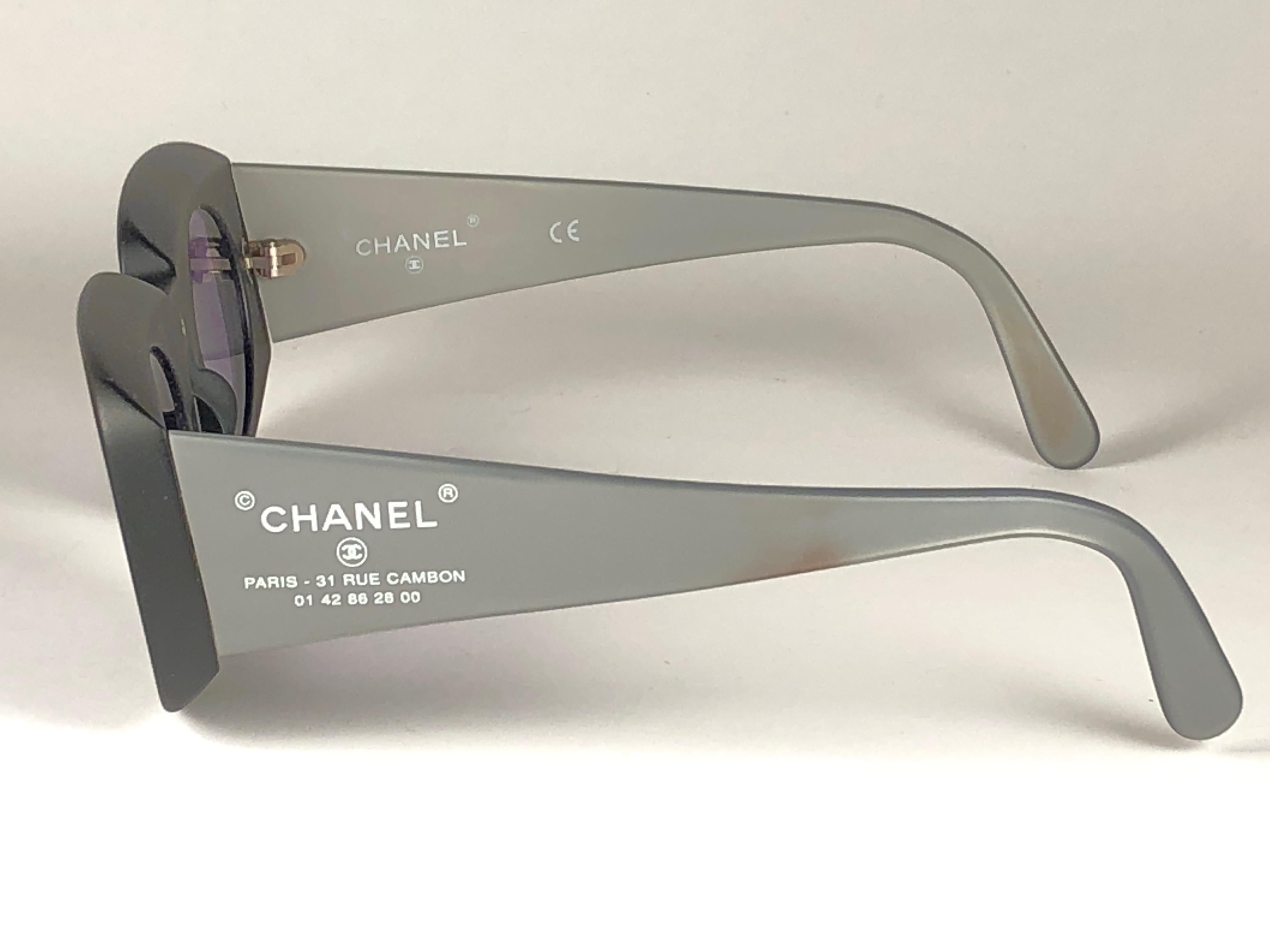 Women's or Men's Chanel Vintage Camera Lens Black & Grey Sunglasses Made in Italy Collector Item