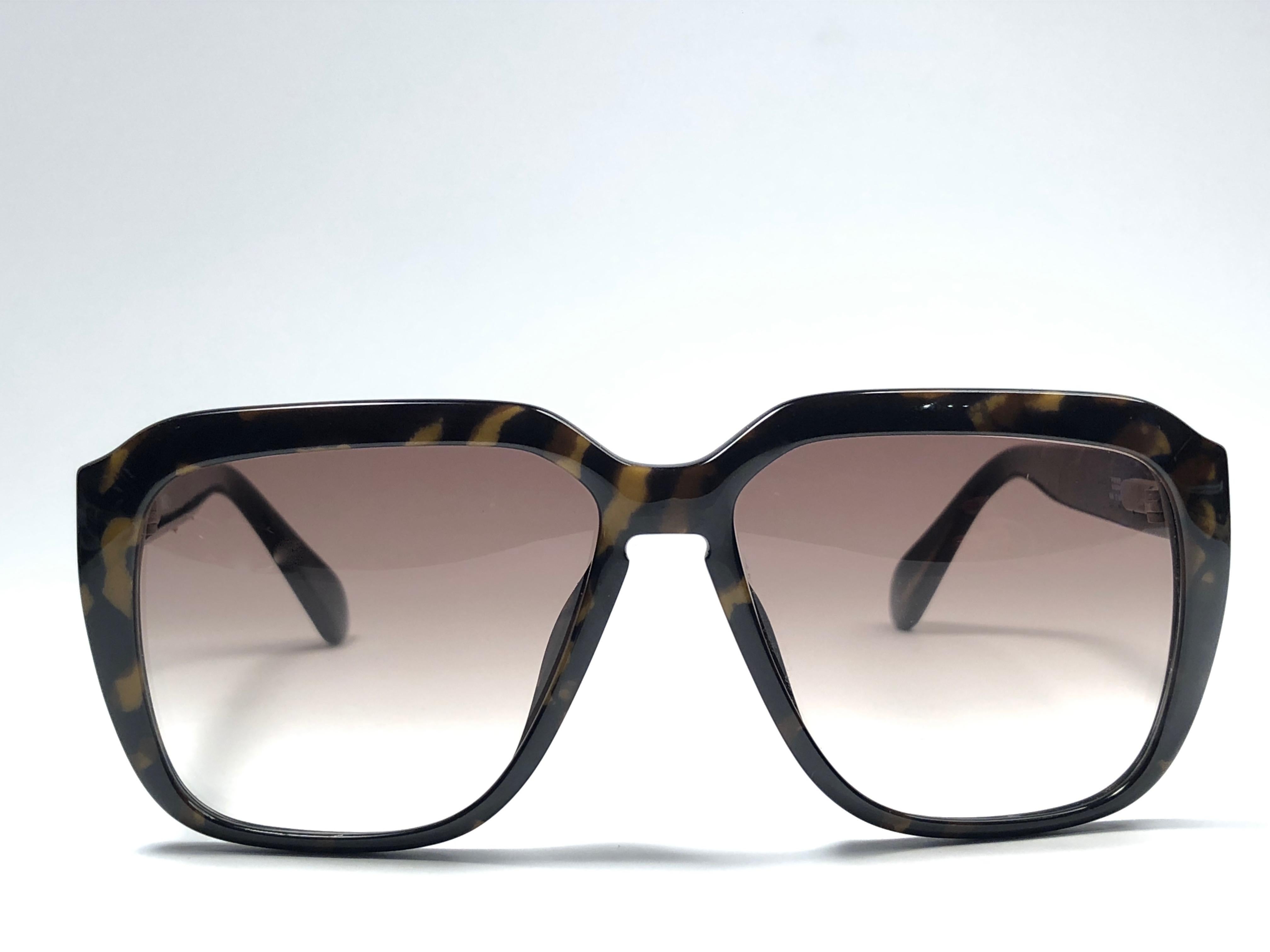 
New 1980 Dunhill oversized camouflage frame. Light gradient (uv protection) lenses. 
These are like a pair of jewels on your nose.
Beautiful design and a real sign of the times. 
Original Dunhill case.
This piece may show minor sign of wear due to