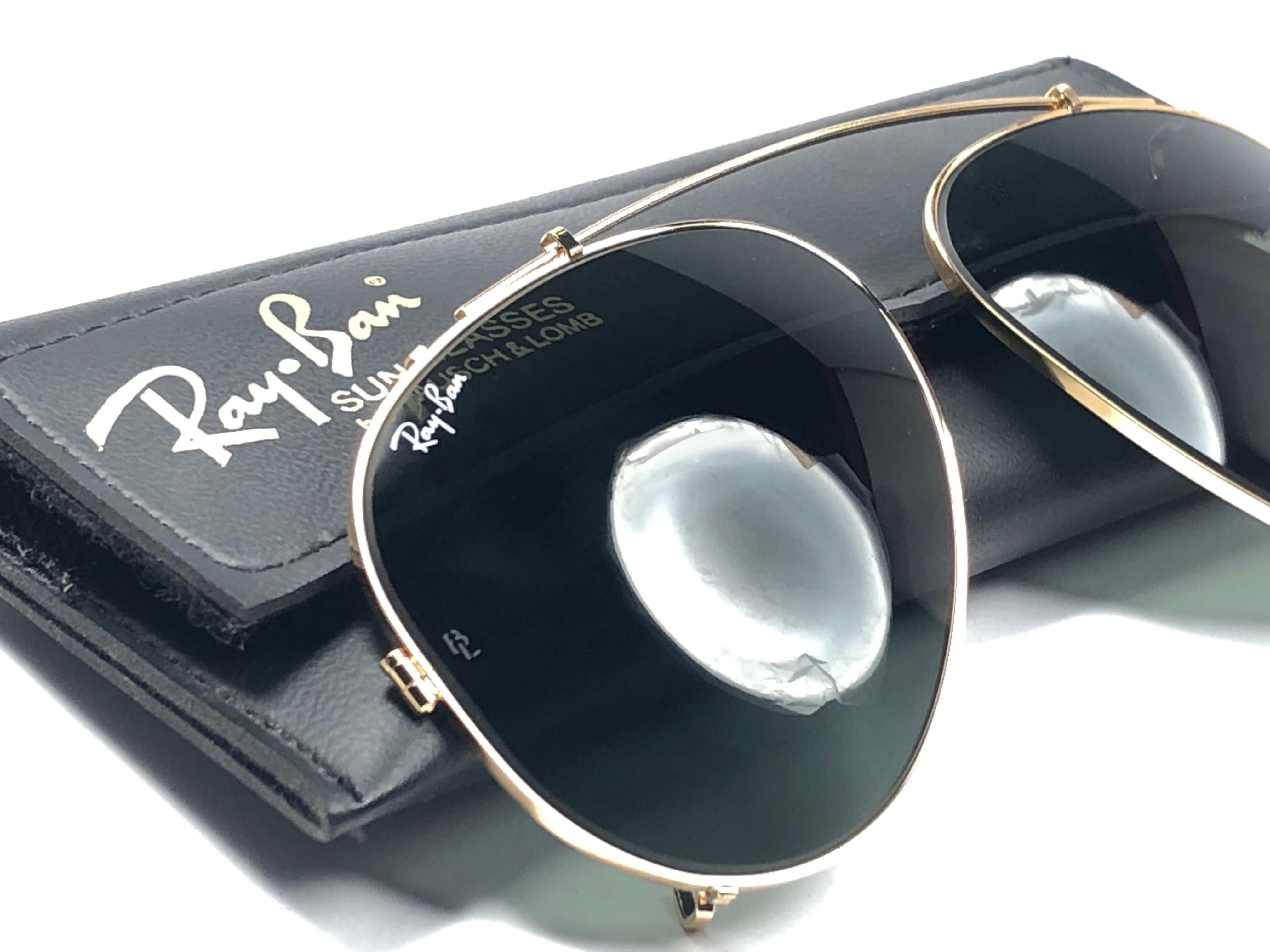 Rare Ray Ban B&L Aviator 58MM Clip on.

Made in USA.

Comes with its original Ray Ban B&L case.

Thi item may show minor sign of wear due to storage.

