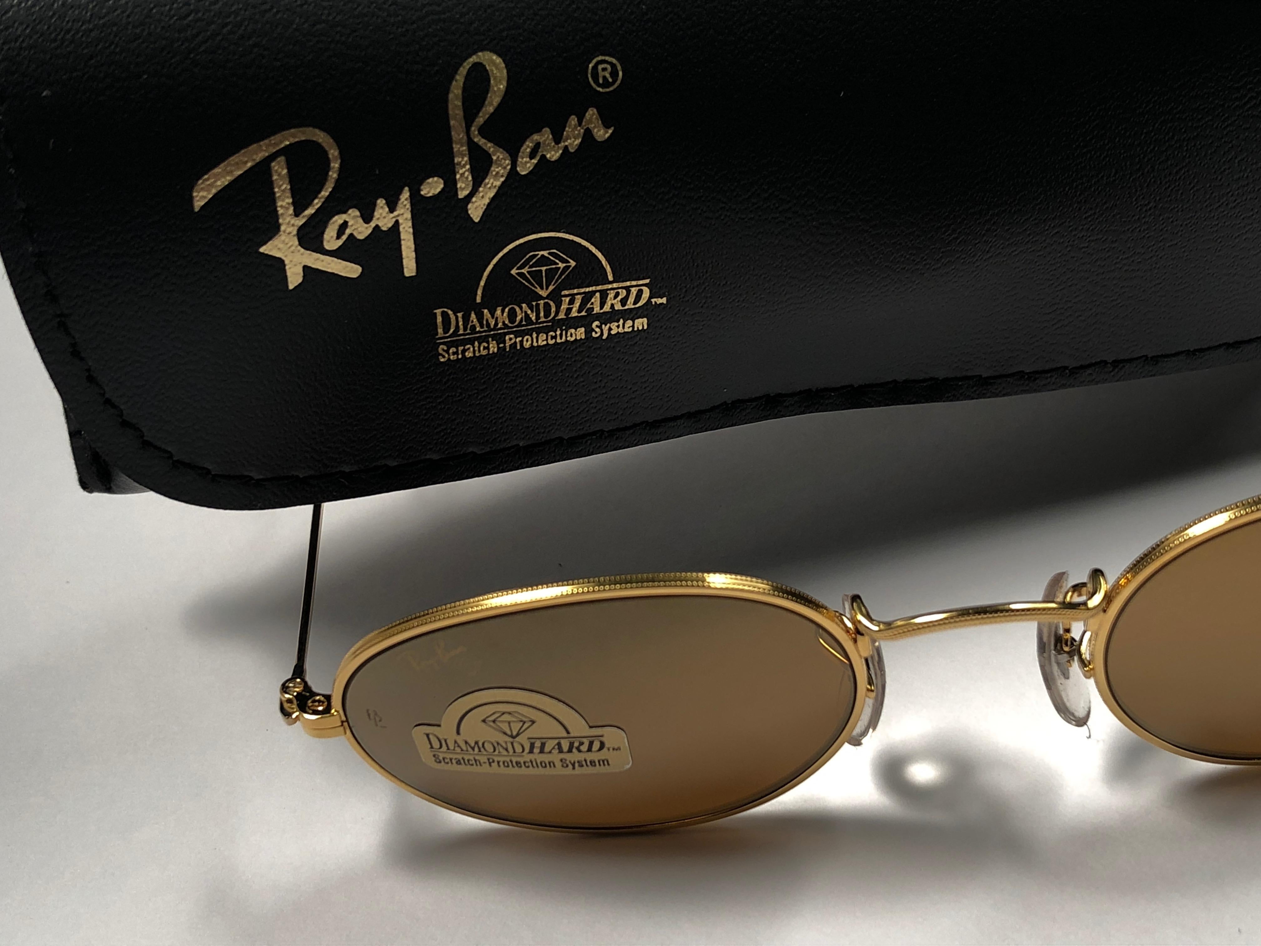 New Vintage Ray Ban Oval Gold Diamond Hard Lenses 1980's B&L Sunglasses In New Condition In Baleares, Baleares