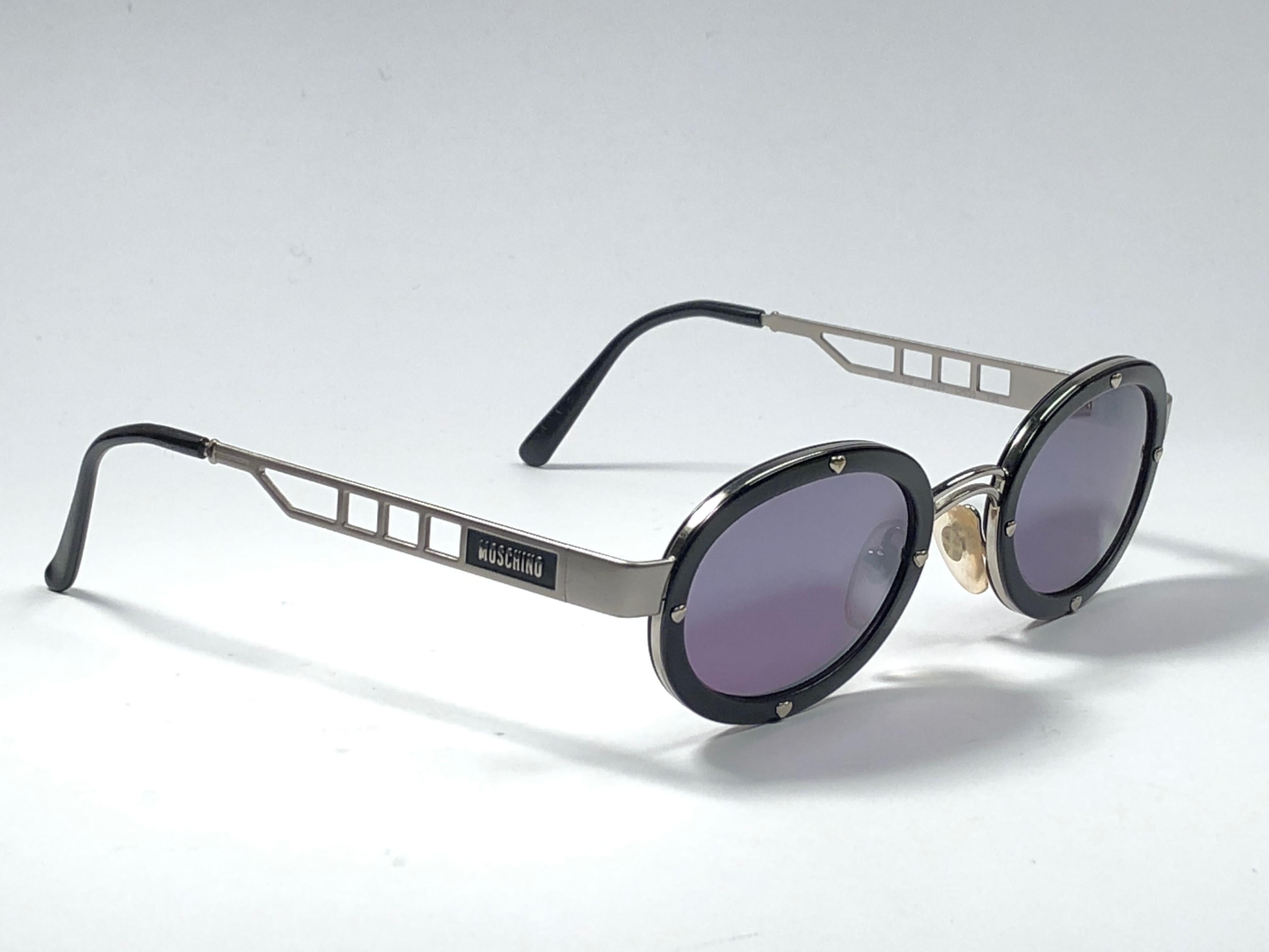 New Vintage Moschino small oval black matte frame with mirror silver lenses.

Made in Italy.
 
Produced and design in 1990's.

New, never worn or displayed.
