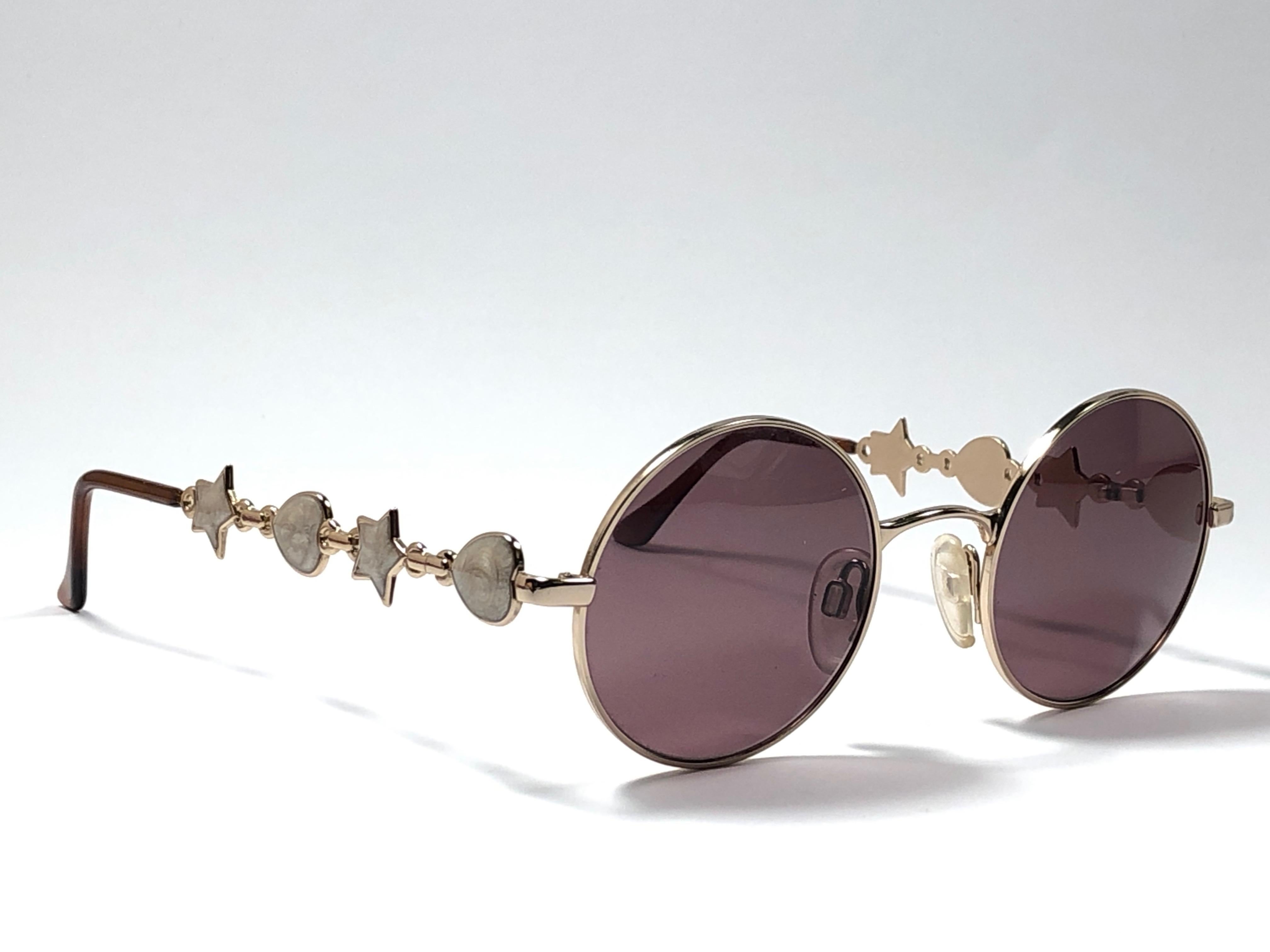 Super cool vintage Yves Saint Laurent 1980’s sunglasses. Round frame with hearts and stars ornaments on the temples. Spotless pair of solid brown lenses.


This pair is an style statement. The piece could show minor sign of wear due to storage.

A