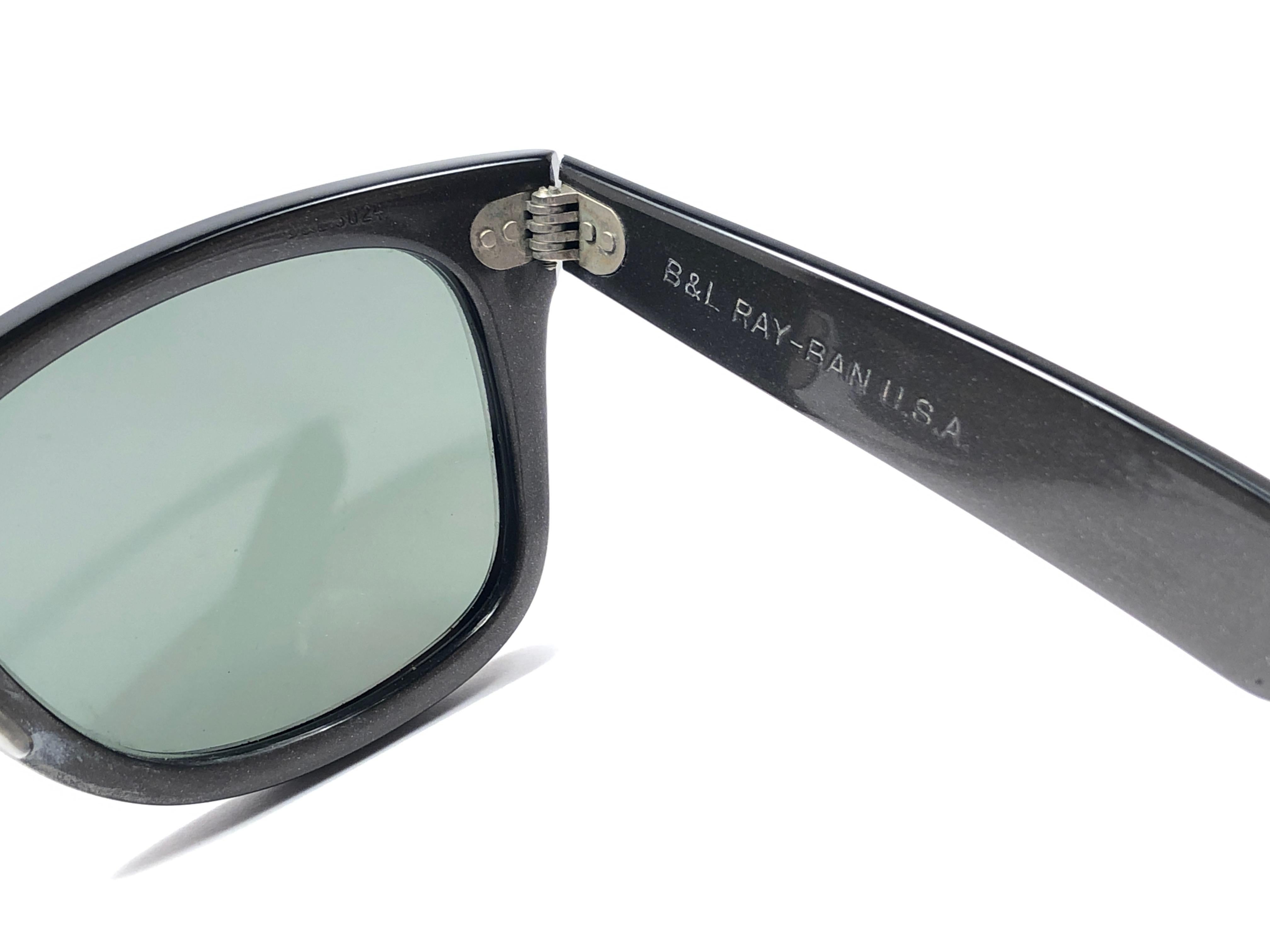 Gray New Ray Ban Wayfarer 1970's Pearl Grey Lenses B&L USA Sunglasses