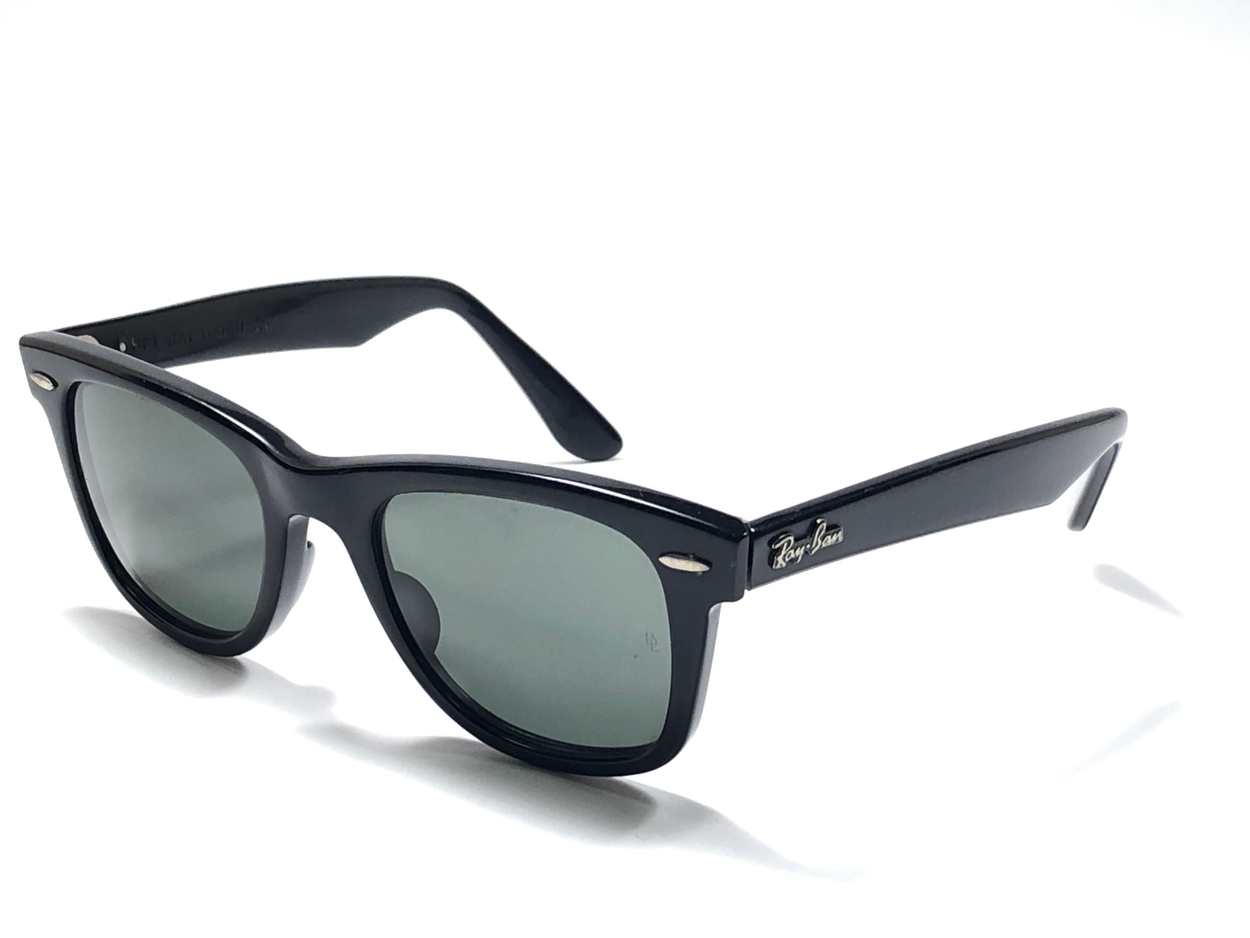 New Ray Ban Wayfarer 1980's Kid Size Black Grey G15 Lenses B&L USA Sunglasses In New Condition In Baleares, Baleares