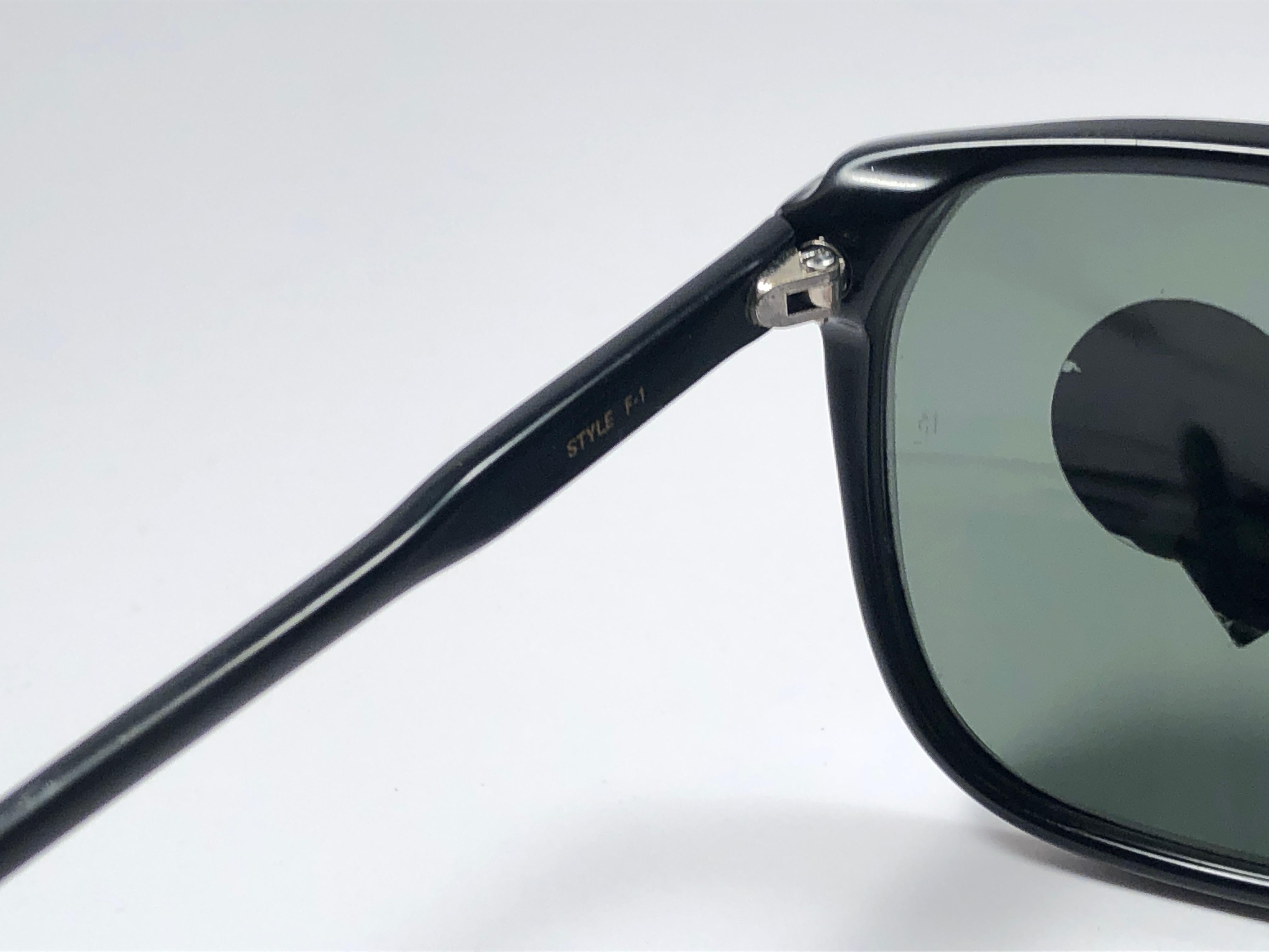 grey lens classic sunglasses