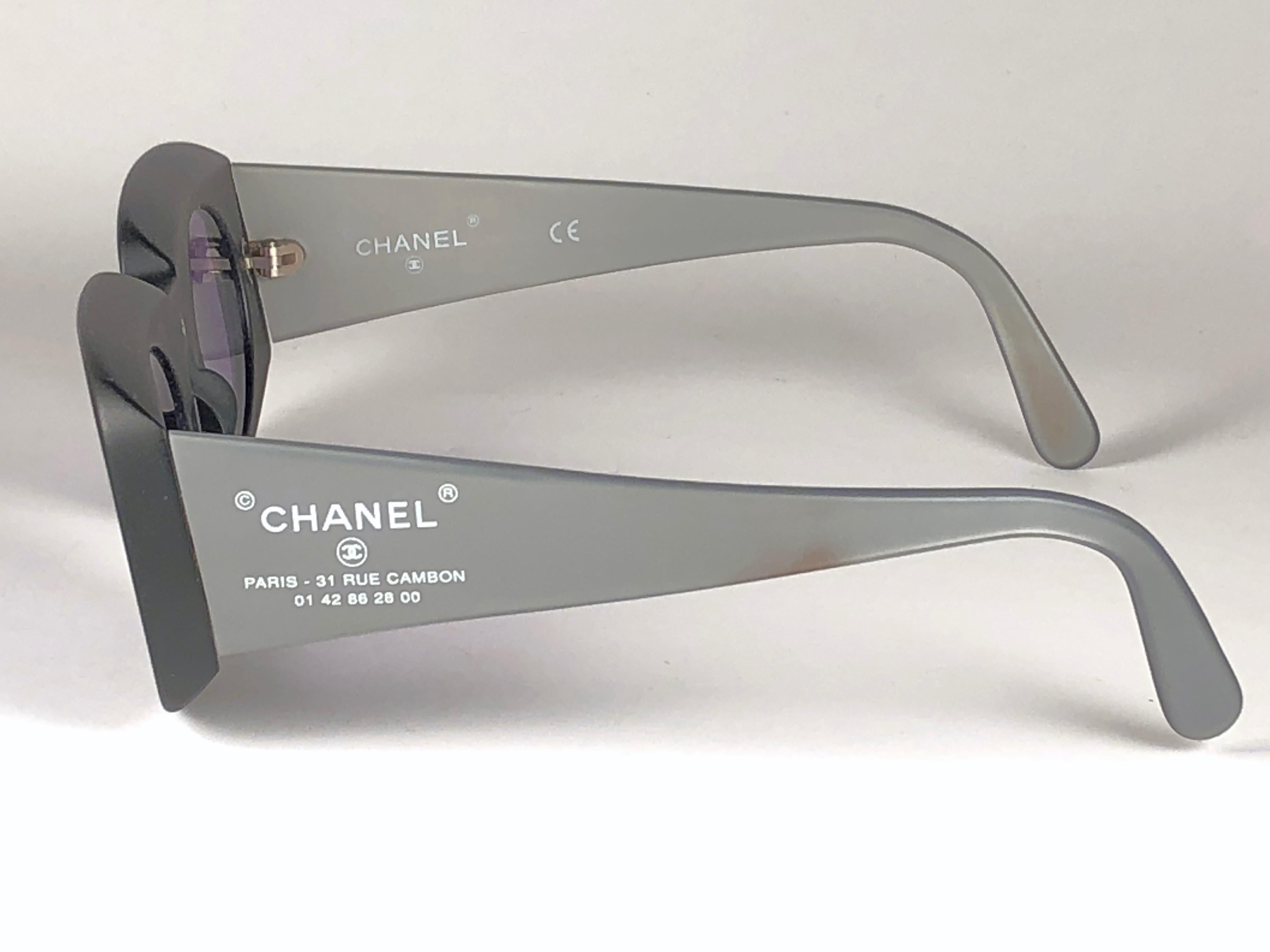 Chanel Vintage Camera Lens Black & Grey Sunglasses Made in Italy Collector Item 3