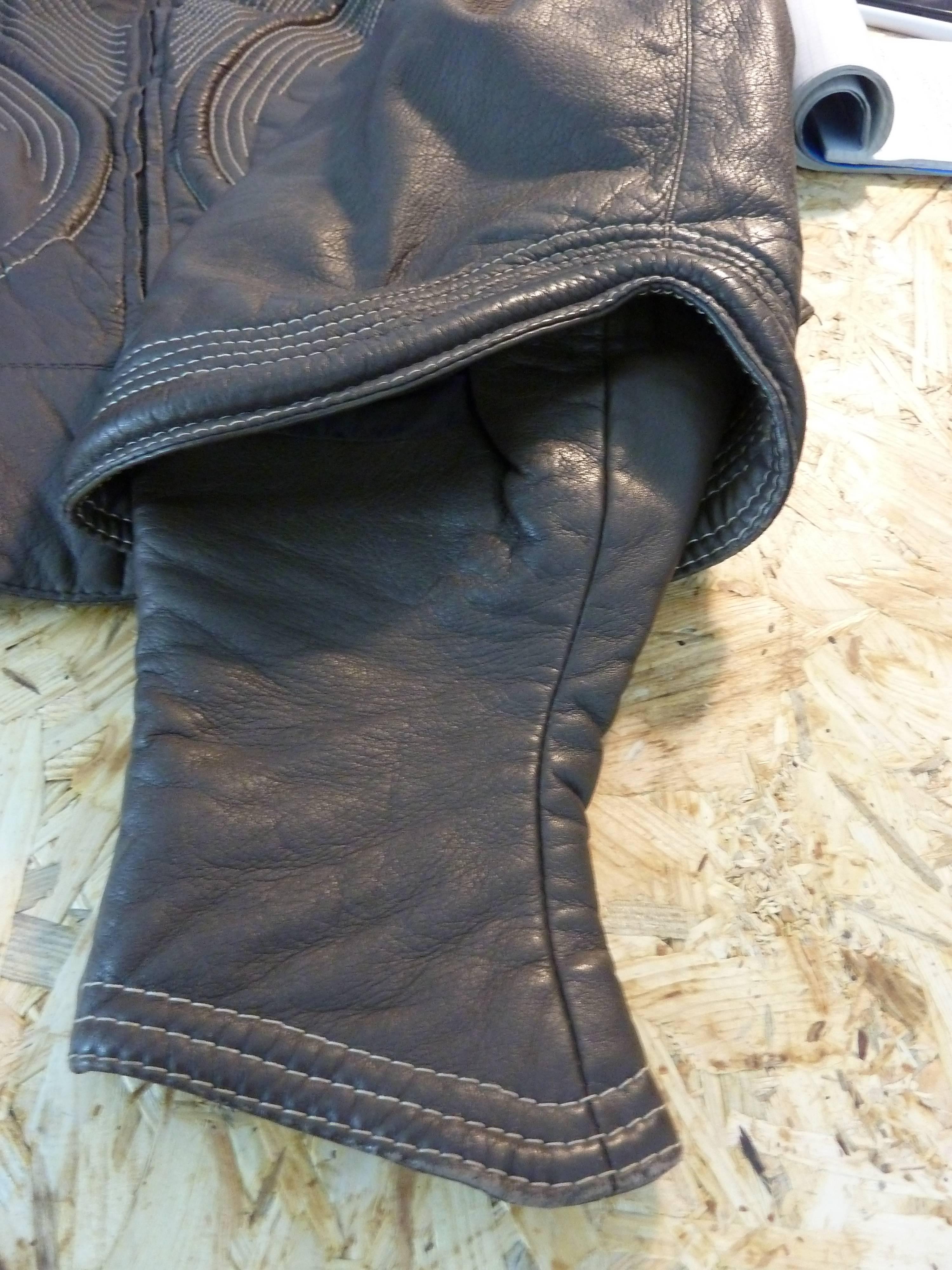 Gianfranco Ferrè vintage 1980s women's brown leather motorcycle jacket size 46 For Sale 2